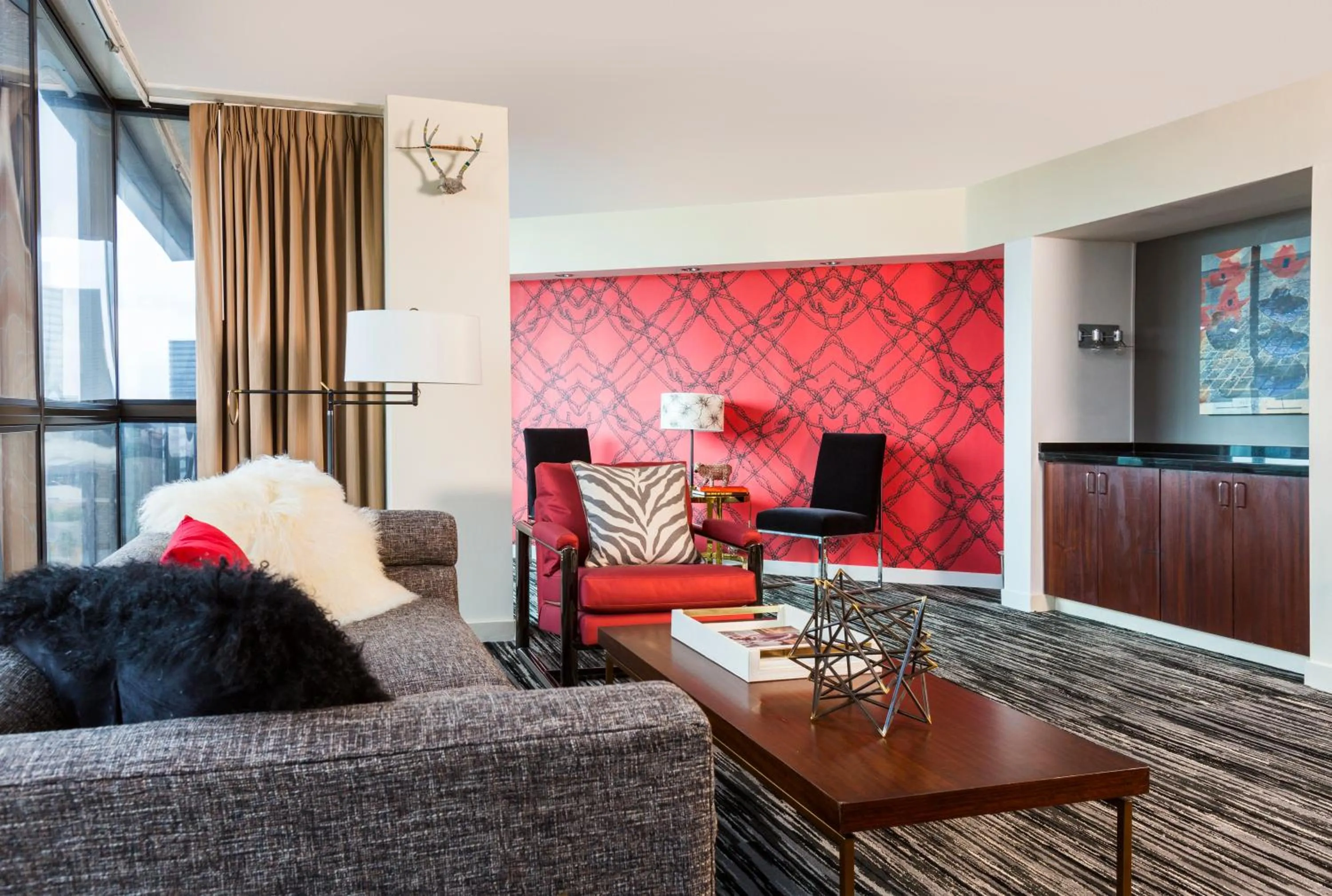 Living room in Hotel Derek Houston Galleria