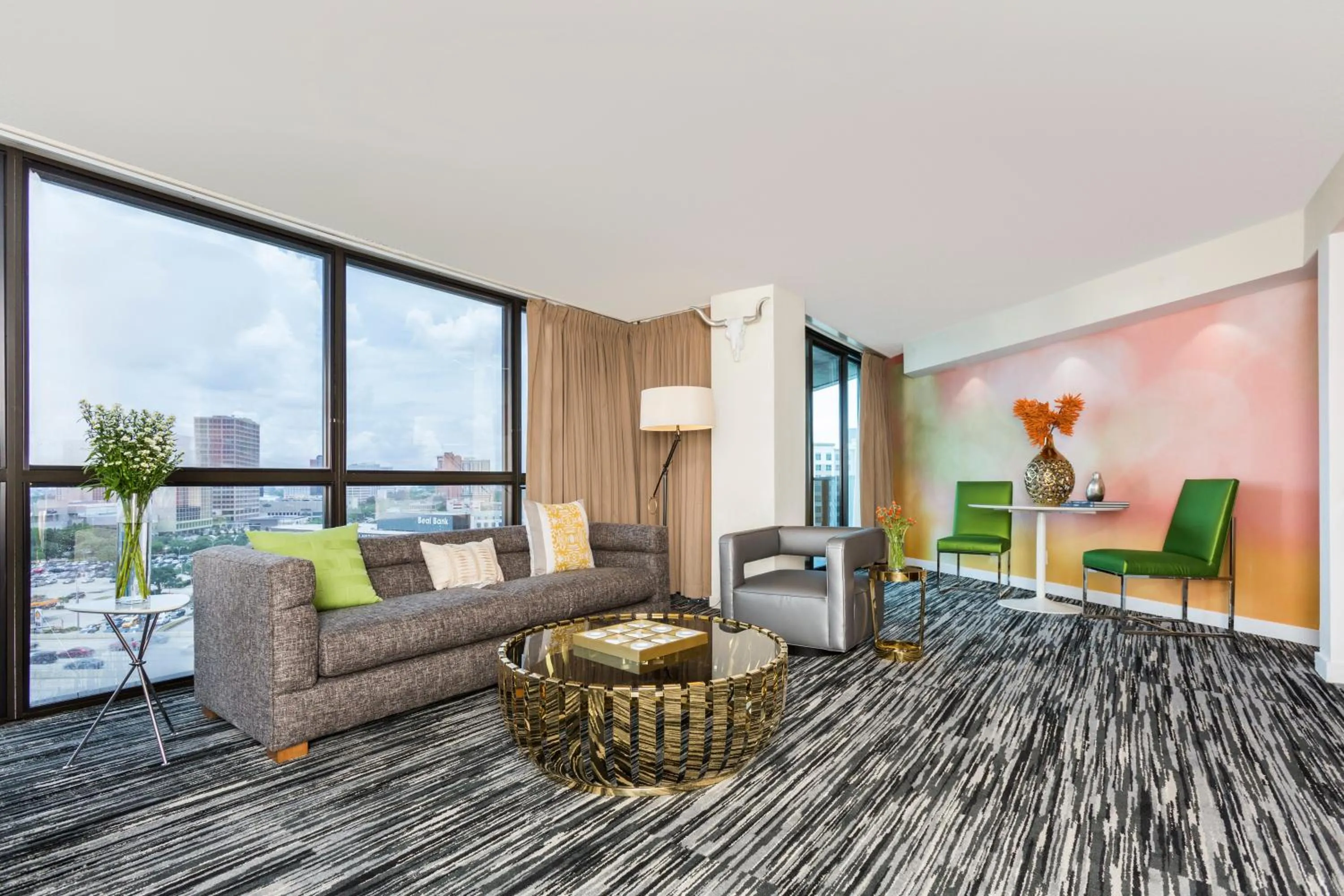 Living room in Hotel Derek Houston Galleria