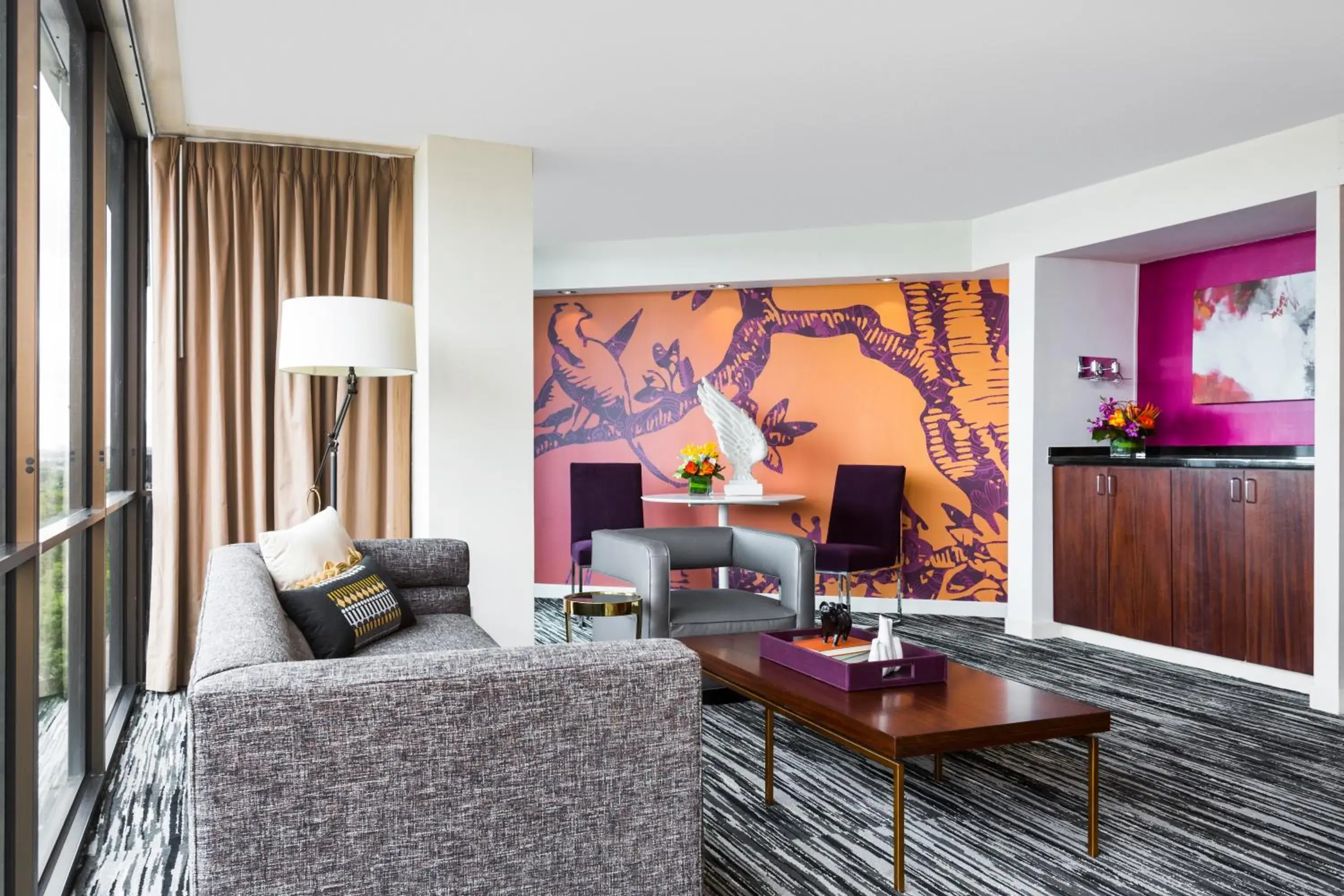 Living room in Hotel Derek Houston Galleria Living room in Hotel Derek Houston Galleria