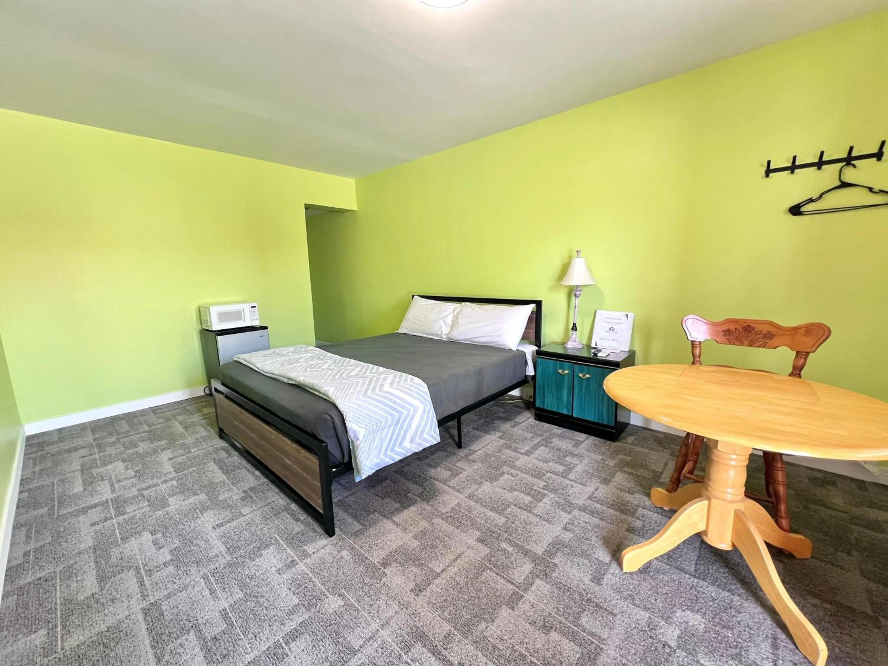 Bed in 6267 Persepolis Inn