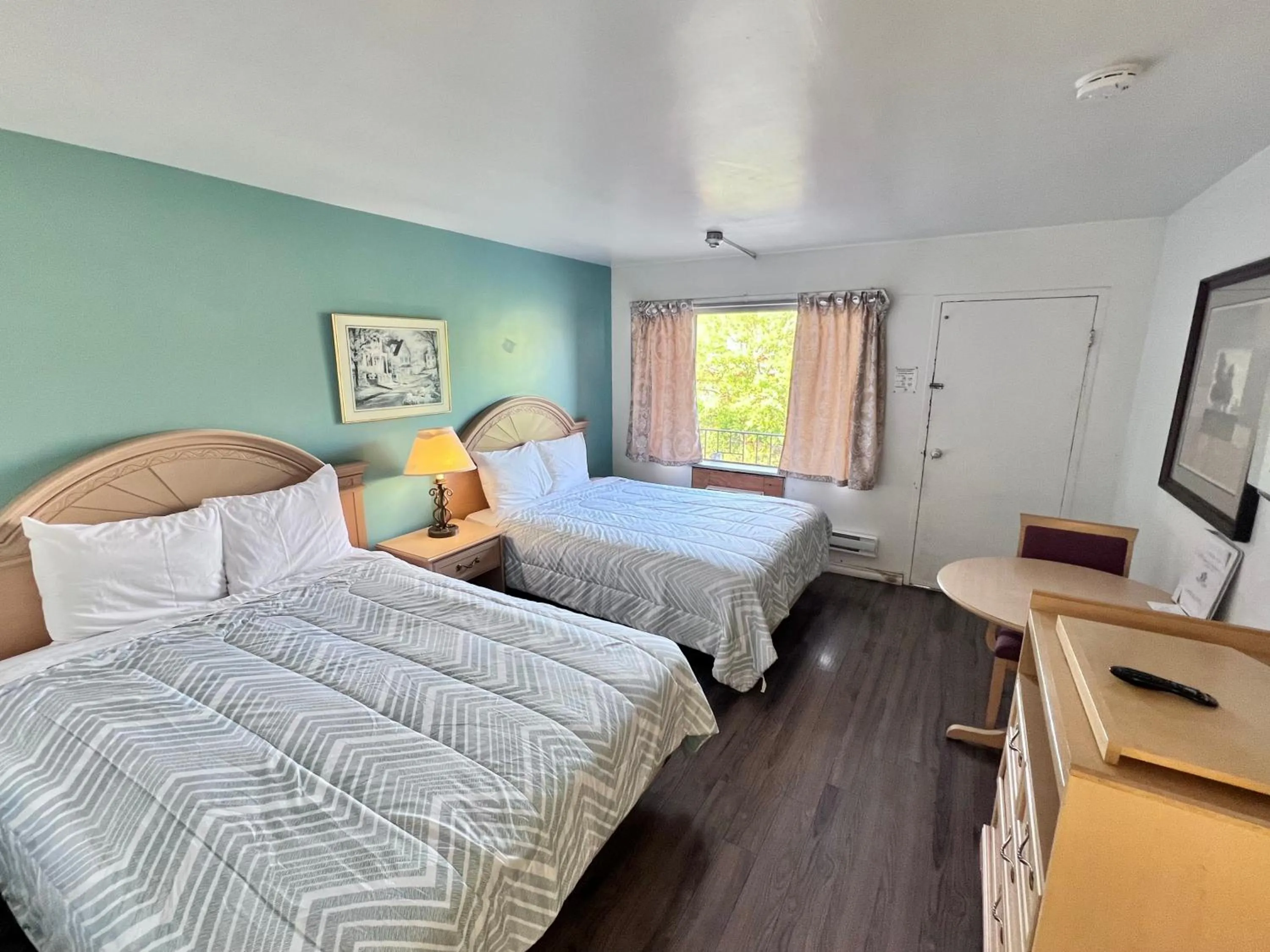 Bed in 6267 Persepolis Inn