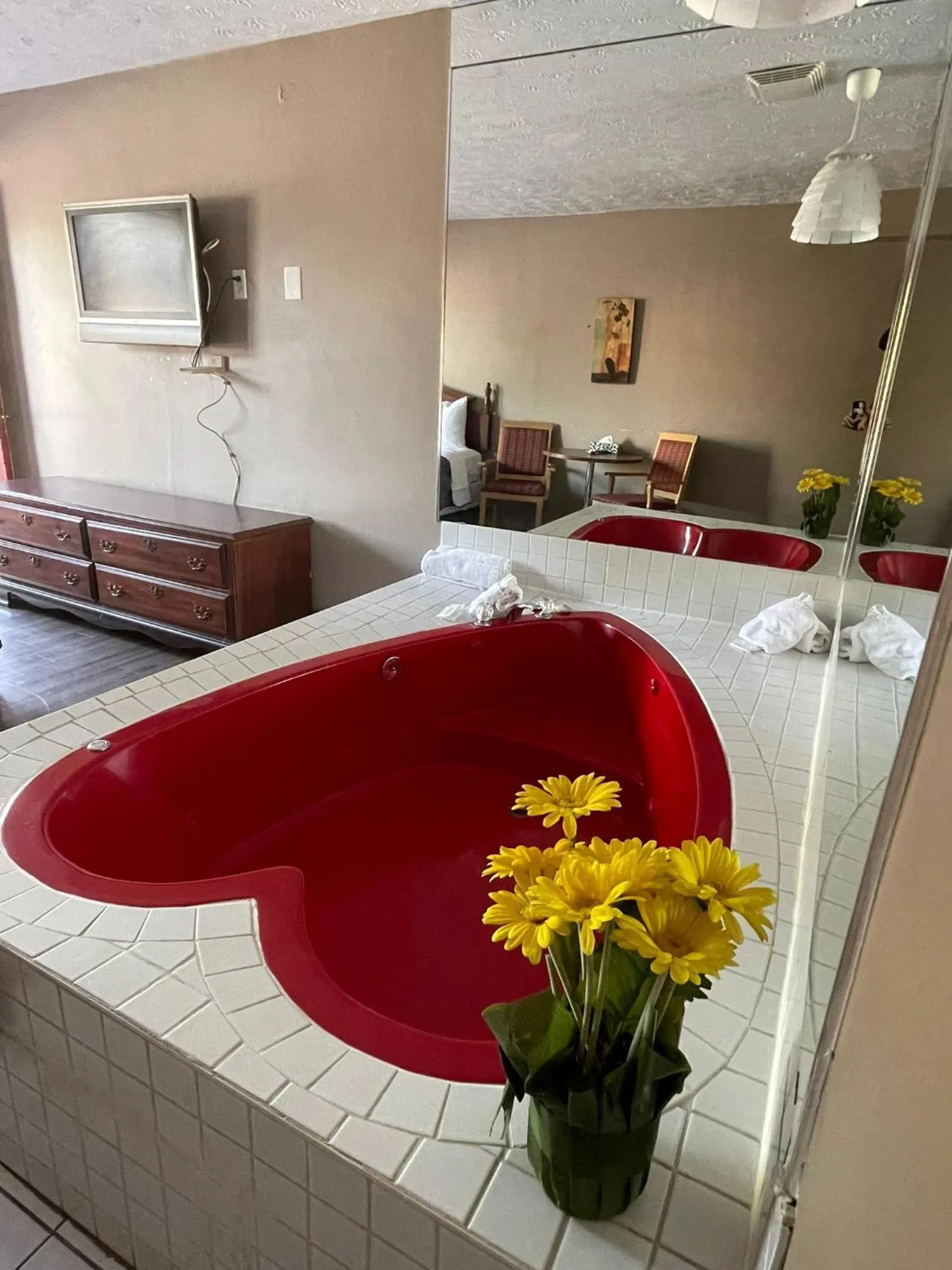 Bedroom, Bed in 6267 Persepolis Inn