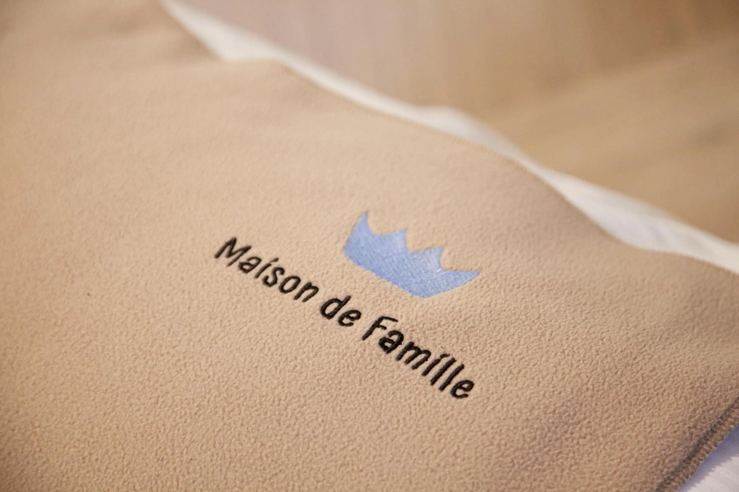 Property logo or sign in Maison de Famille