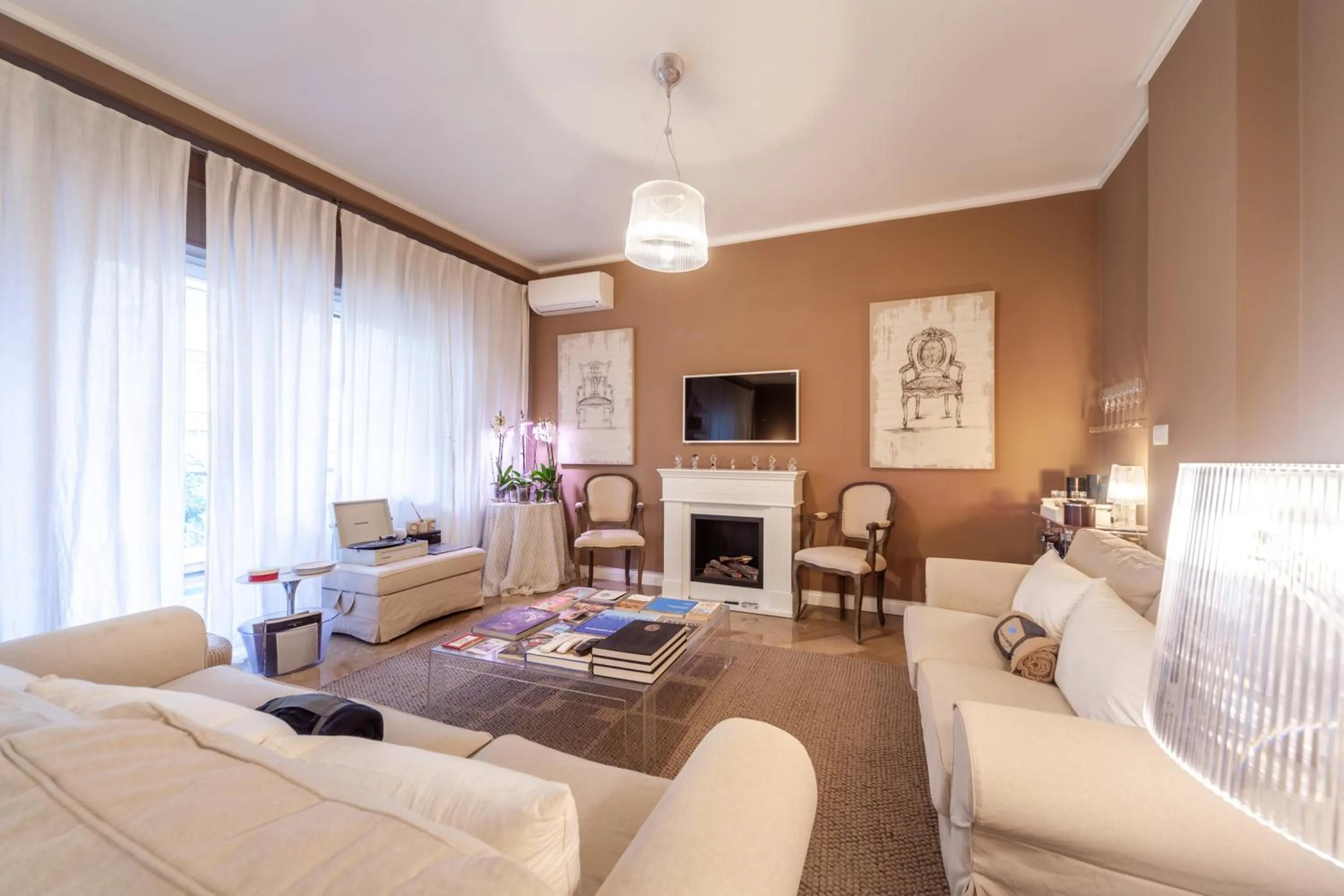 Communal lounge/ TV room in Maison de Famille