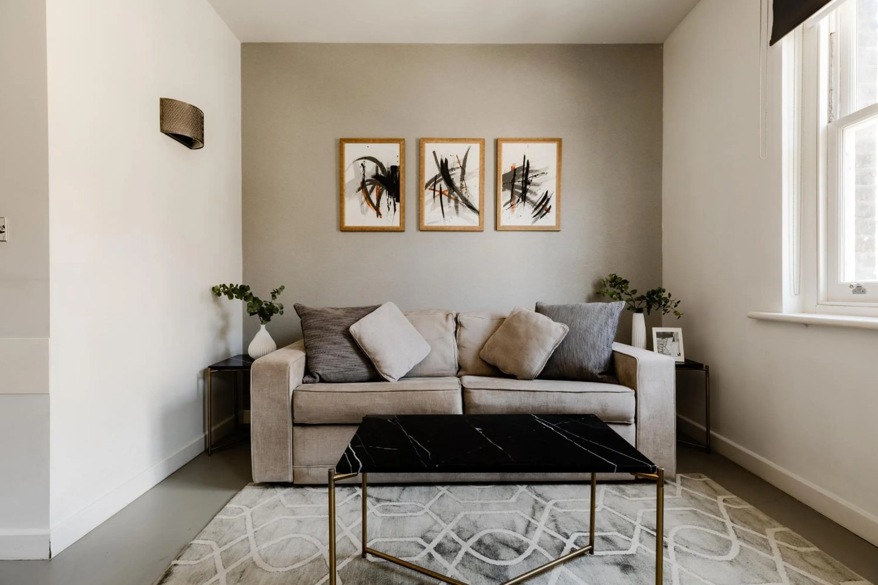 One-Bedroom Apartment in High Street Kensington Apartments