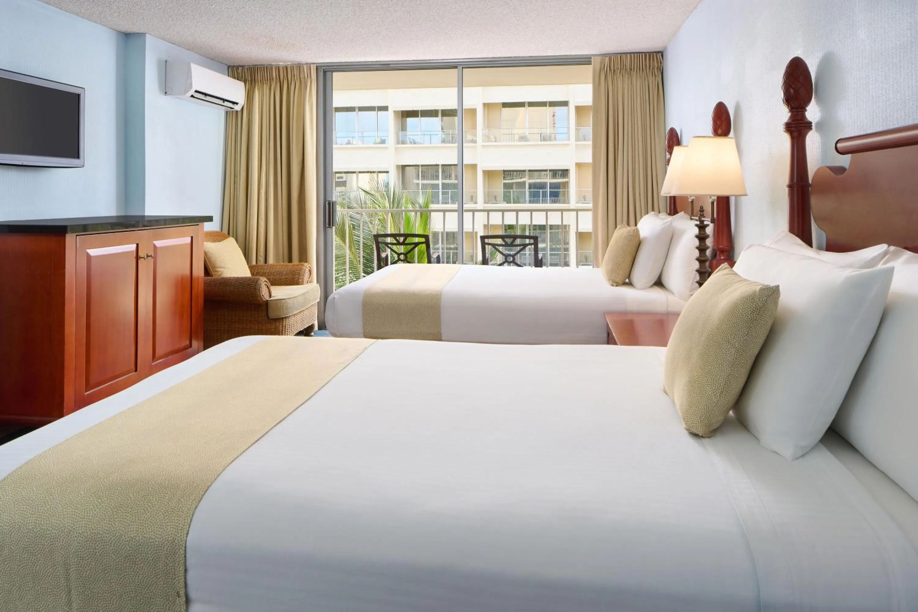 Bed in Ewa Hotel Waikiki