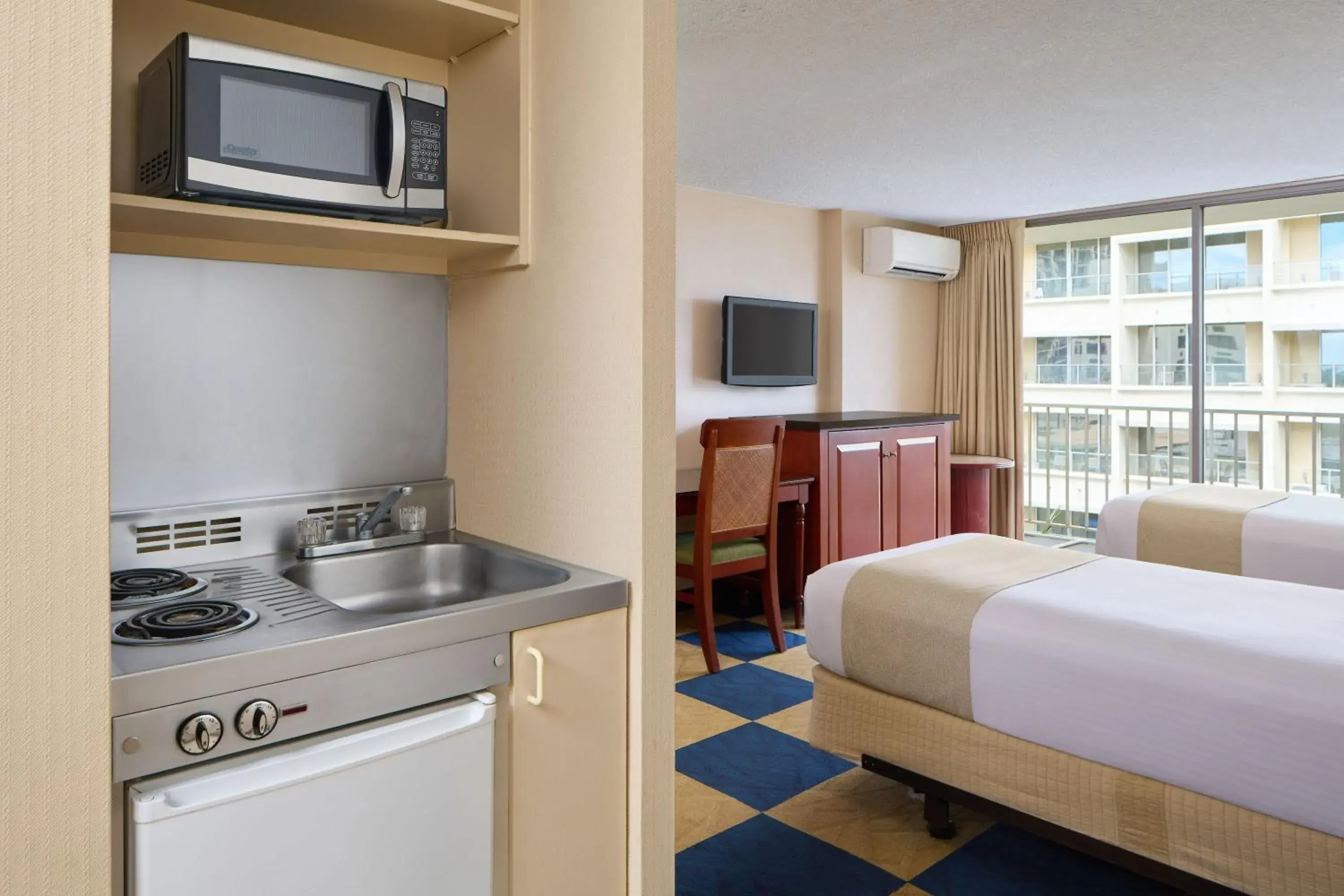 Bed in Ewa Hotel Waikiki Bed in Ewa Hotel Waikiki