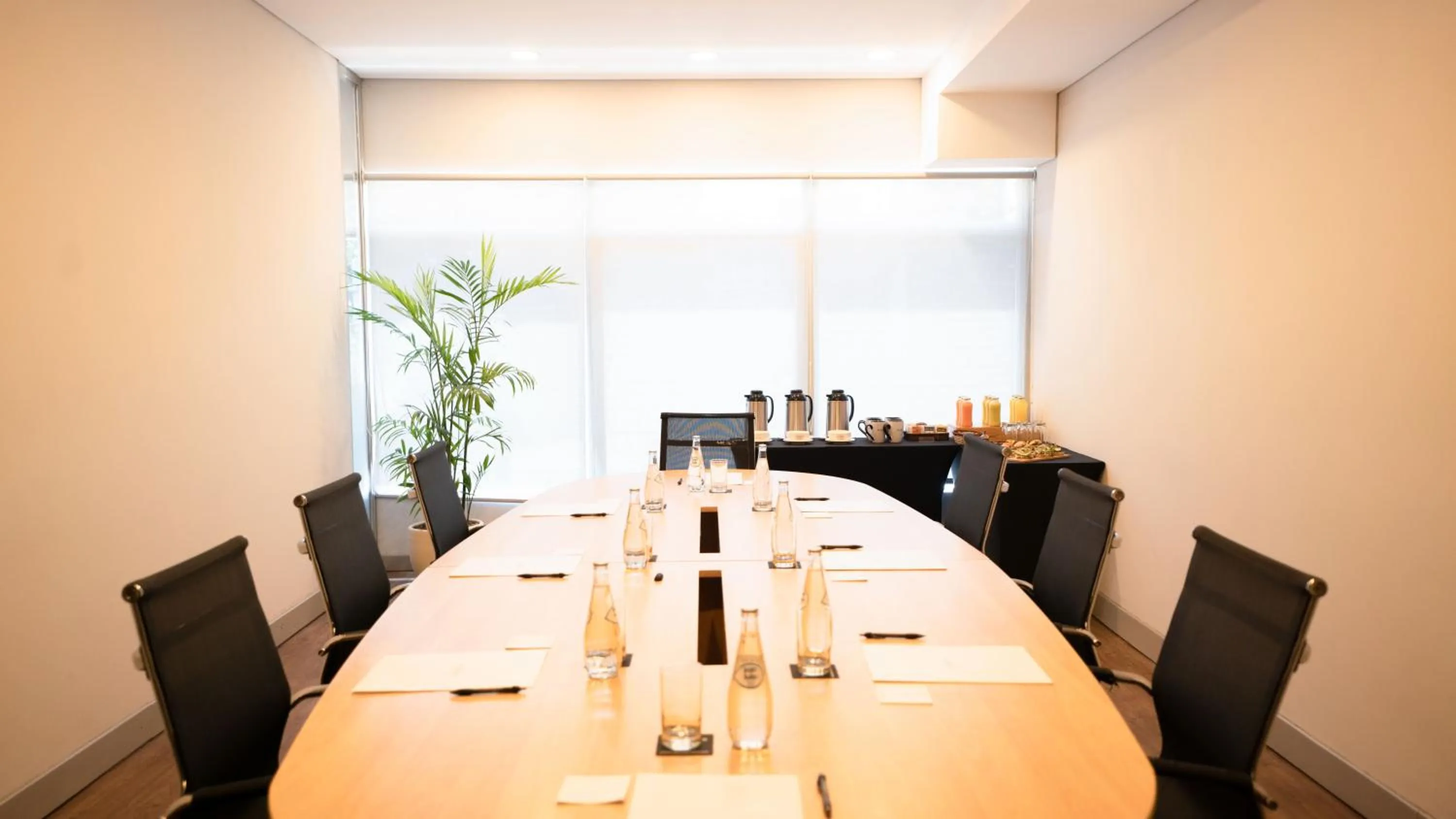 Seating area in Dazzler by Wyndham Lima Miraflores