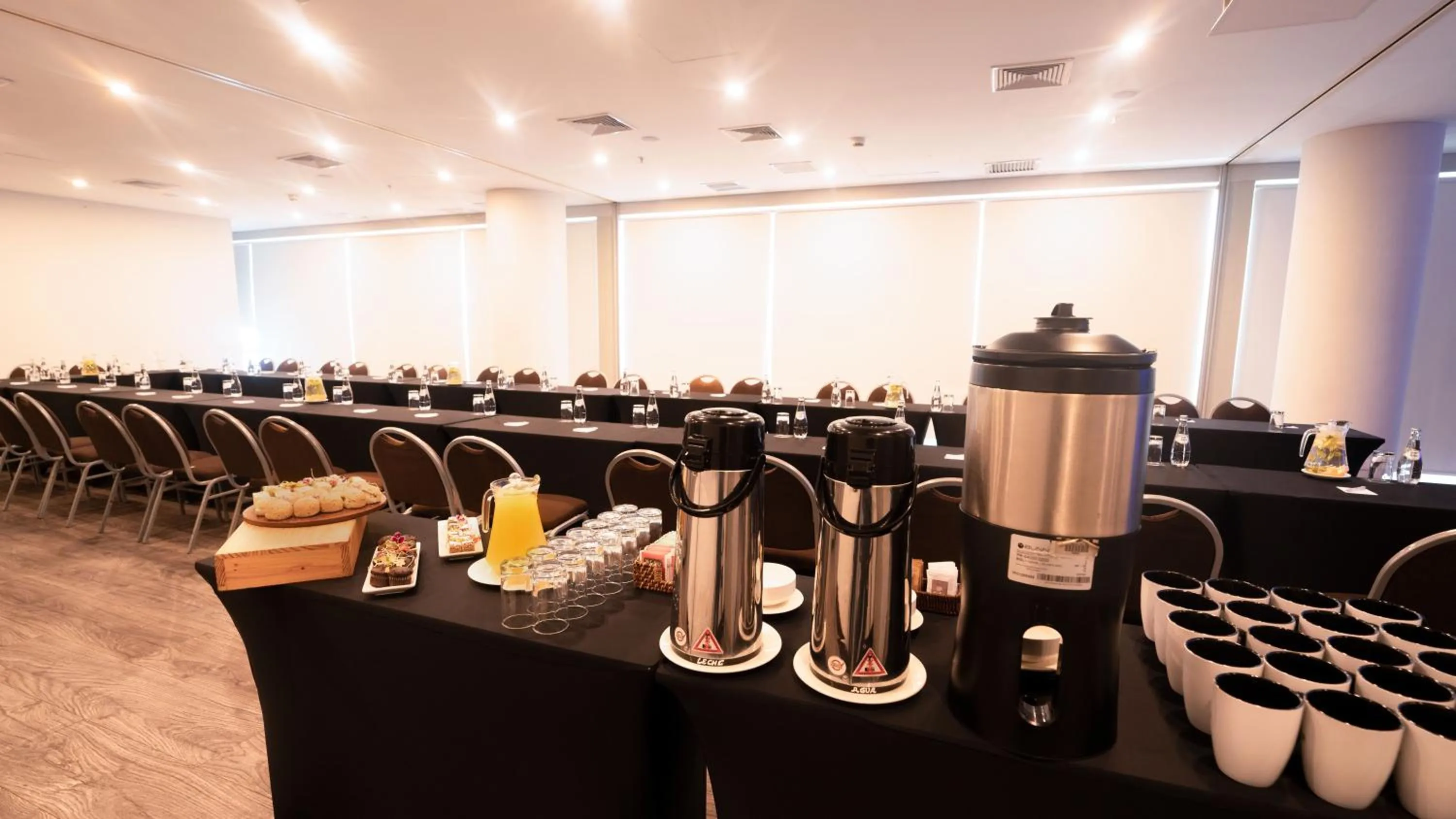 Coffee/tea facilities in Dazzler by Wyndham Lima Miraflores
