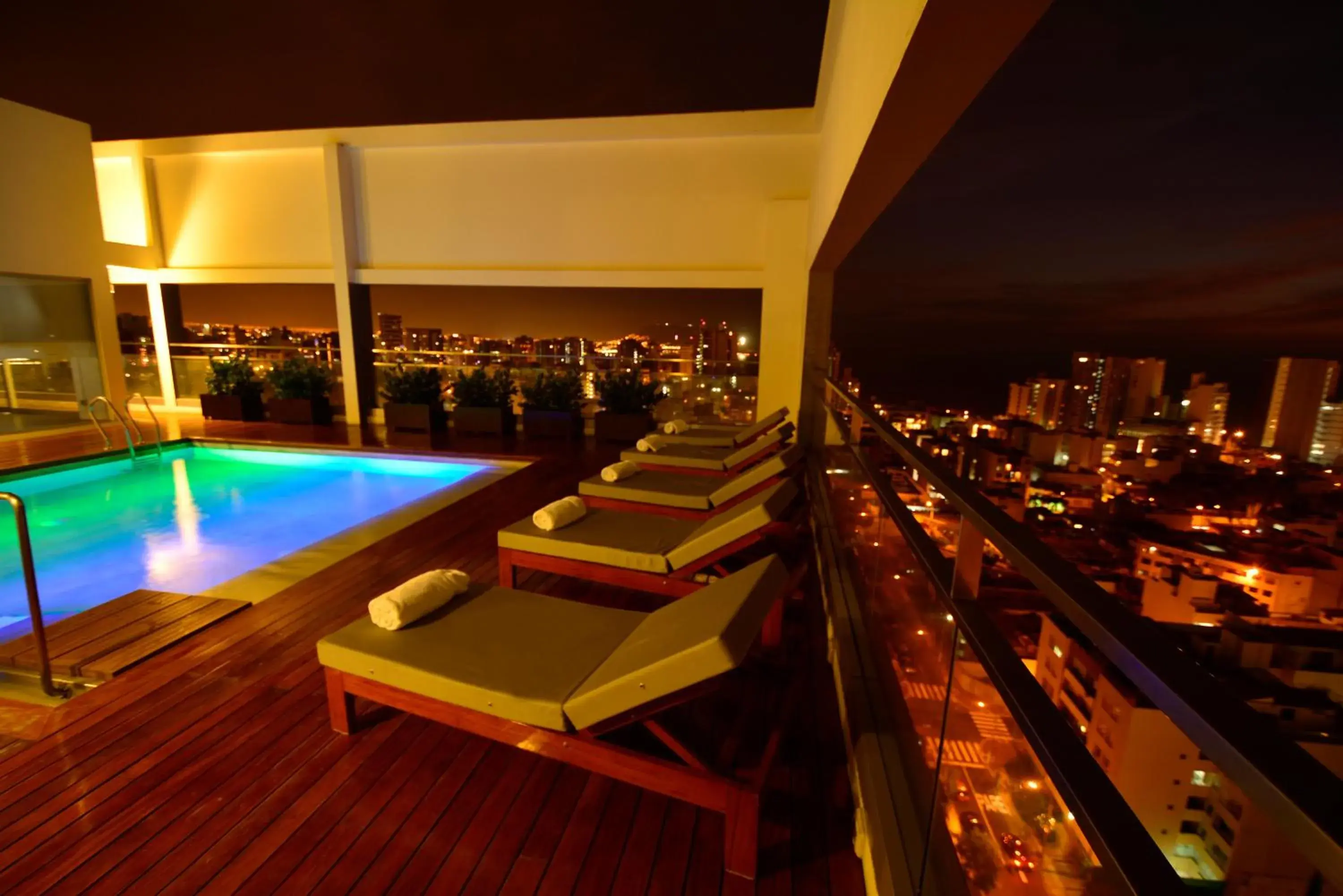 Swimming pool in Dazzler by Wyndham Lima Miraflores Swimming pool in Dazzler by Wyndham Lima Miraflores