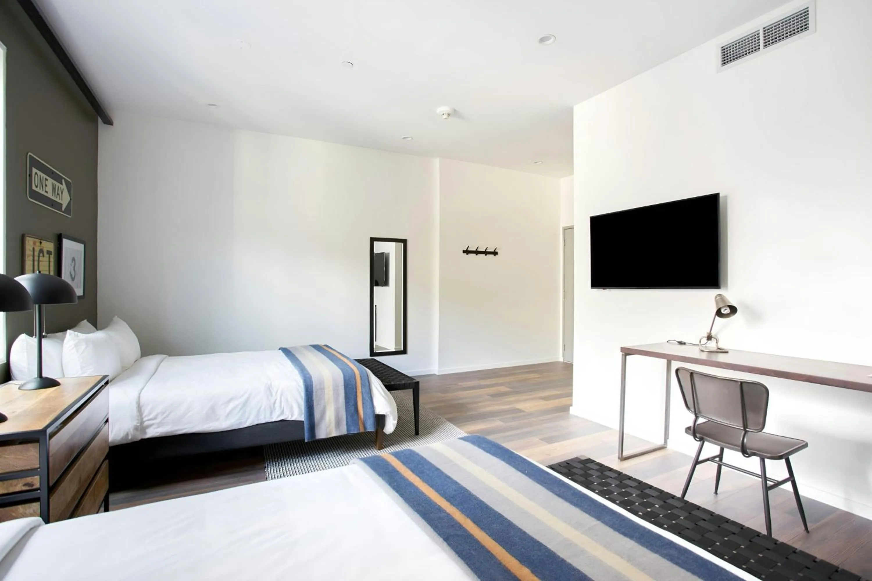 Bedroom, Bed in The Queen Hotel Queen Village, Sonder by Marriott Bonvoy