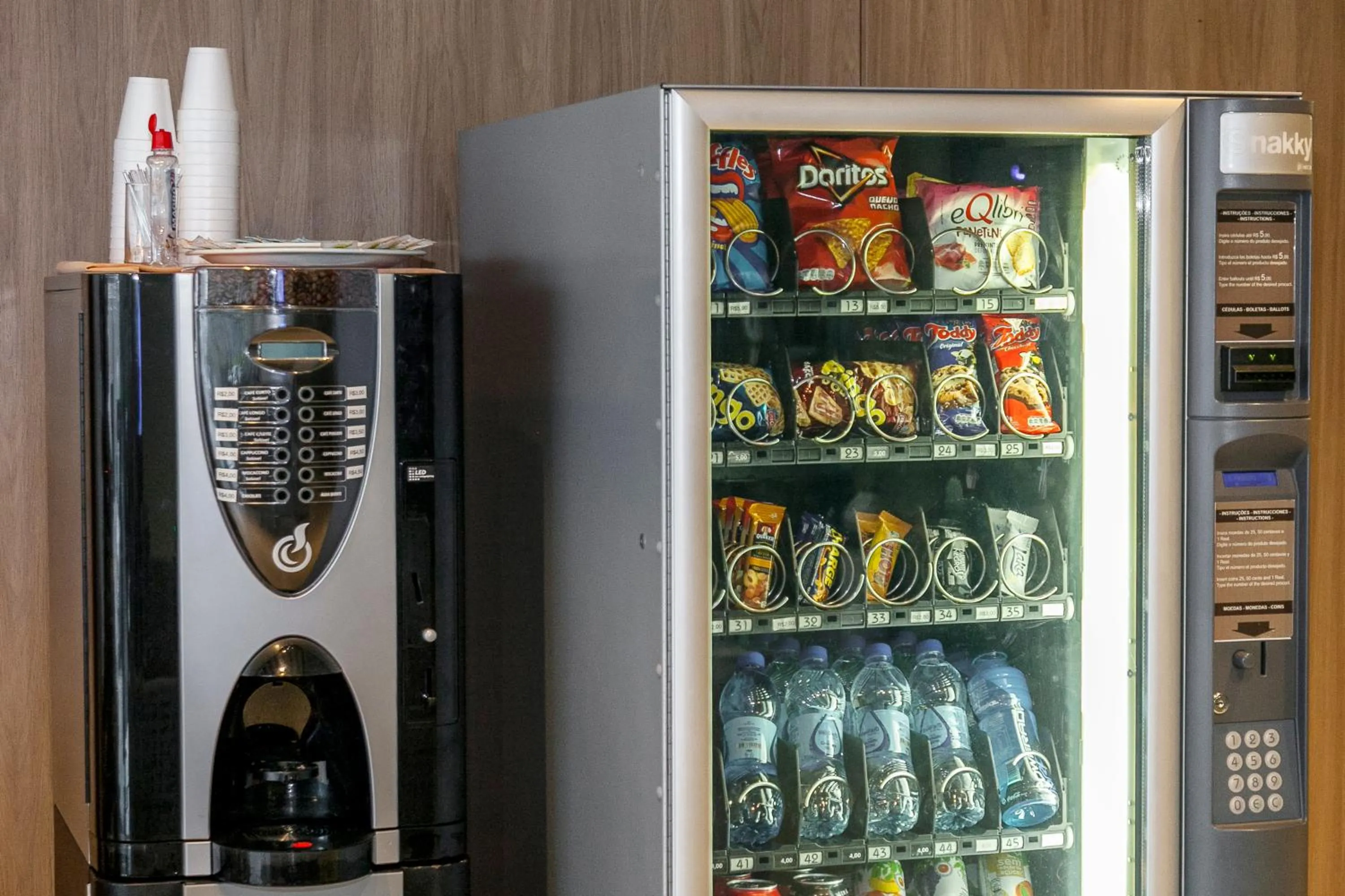 Food and drinks in Canasvieiras IN - HCI