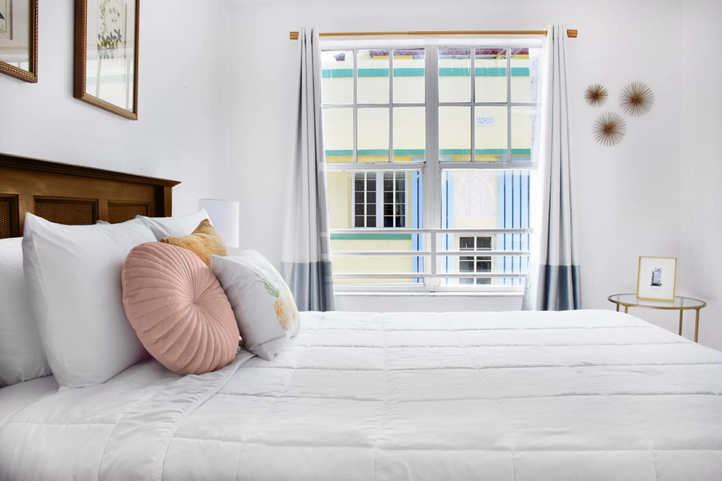 Living room, Bed in Beach Park Hotel