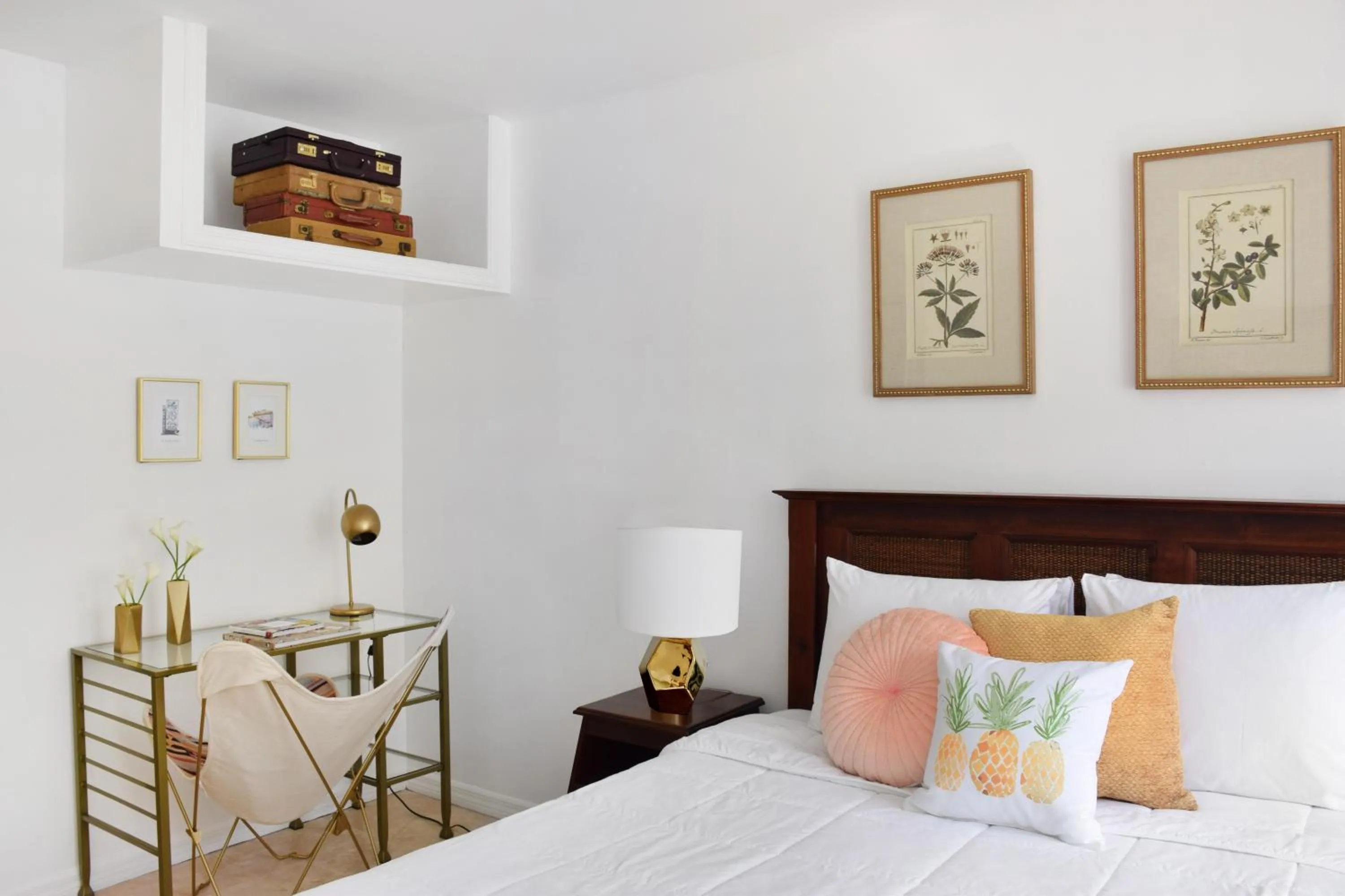 Living room, Bed in Beach Park Hotel