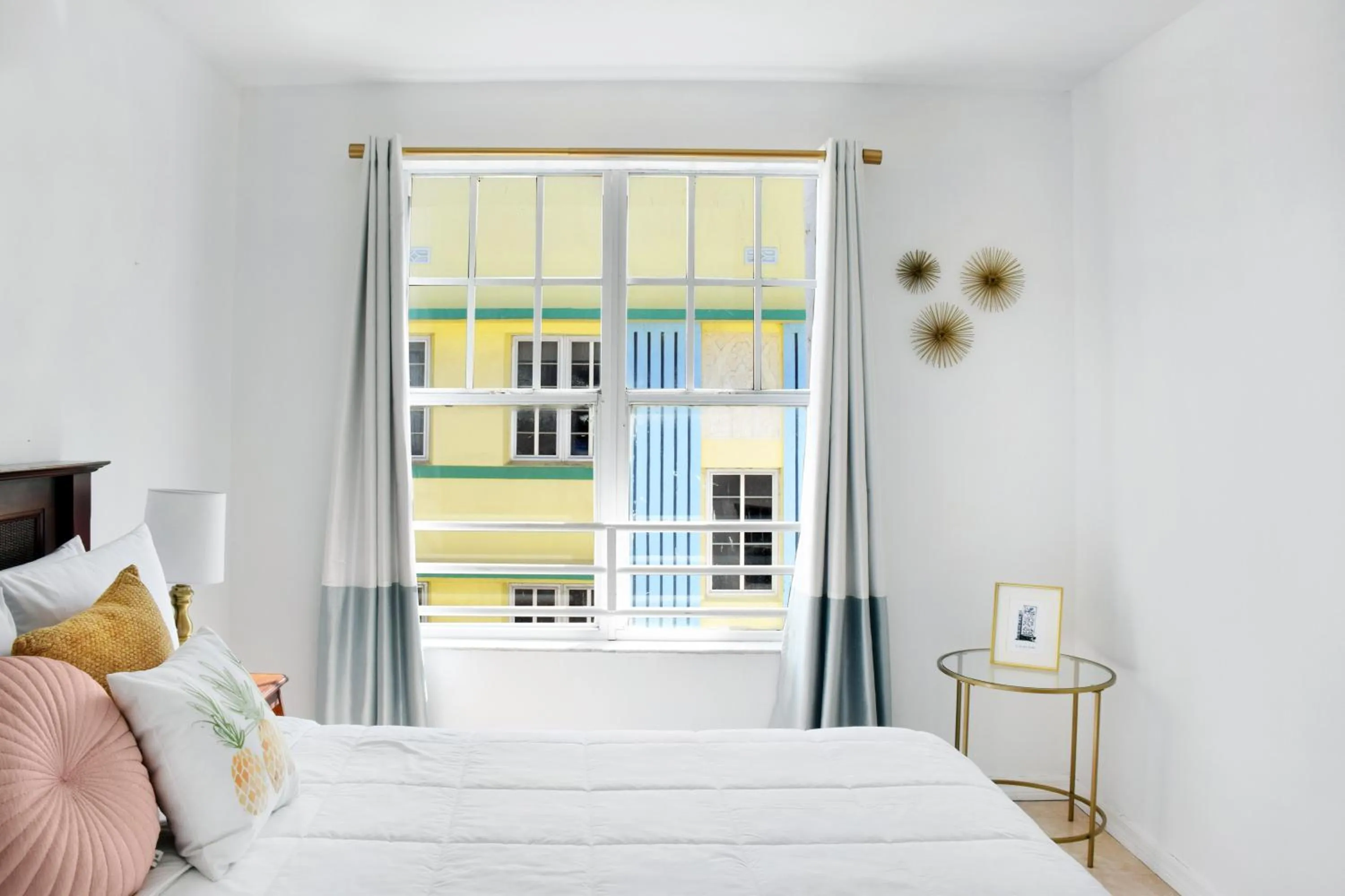 Living room, Bed in Beach Park Hotel