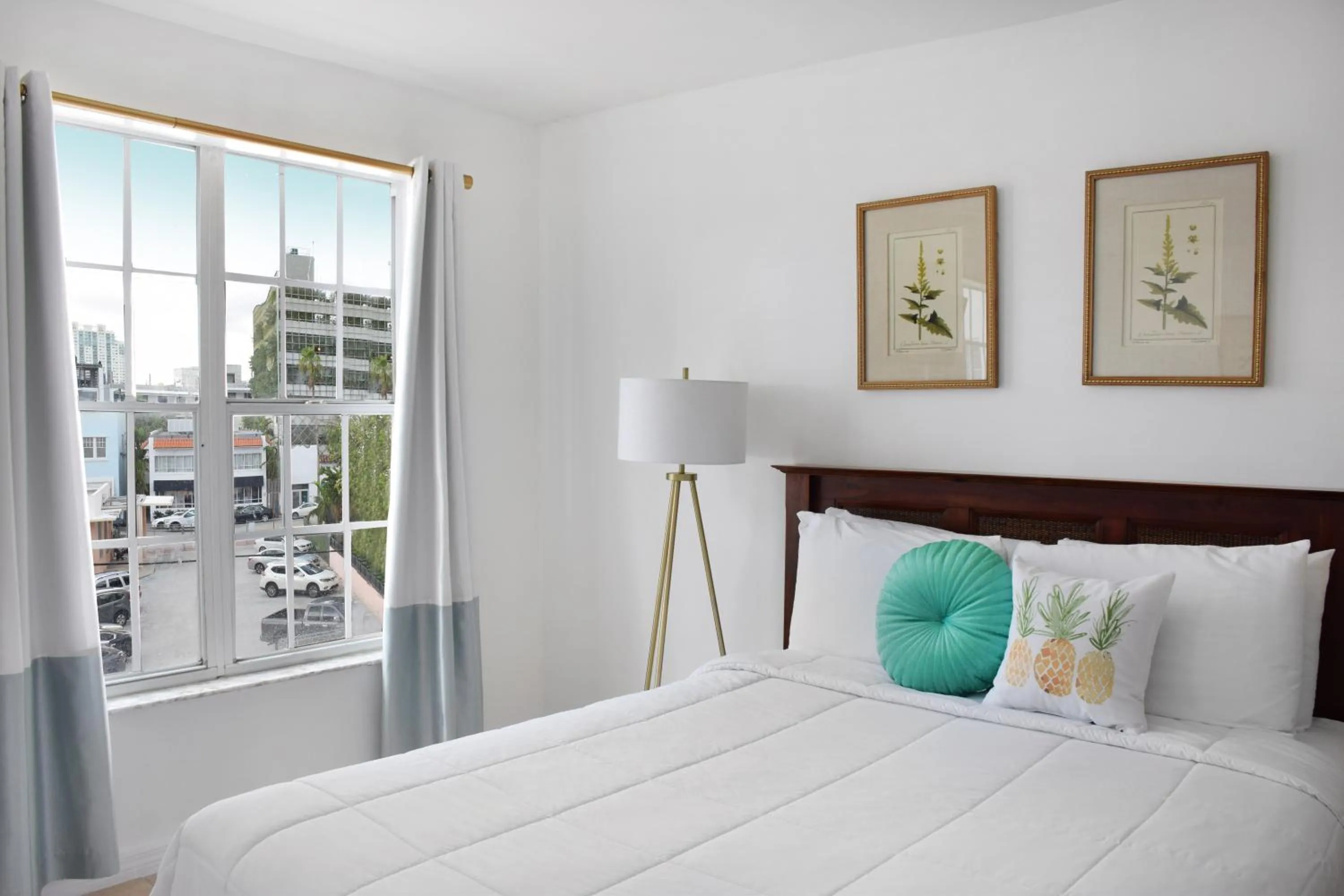 Living room, Bed in Beach Park Hotel