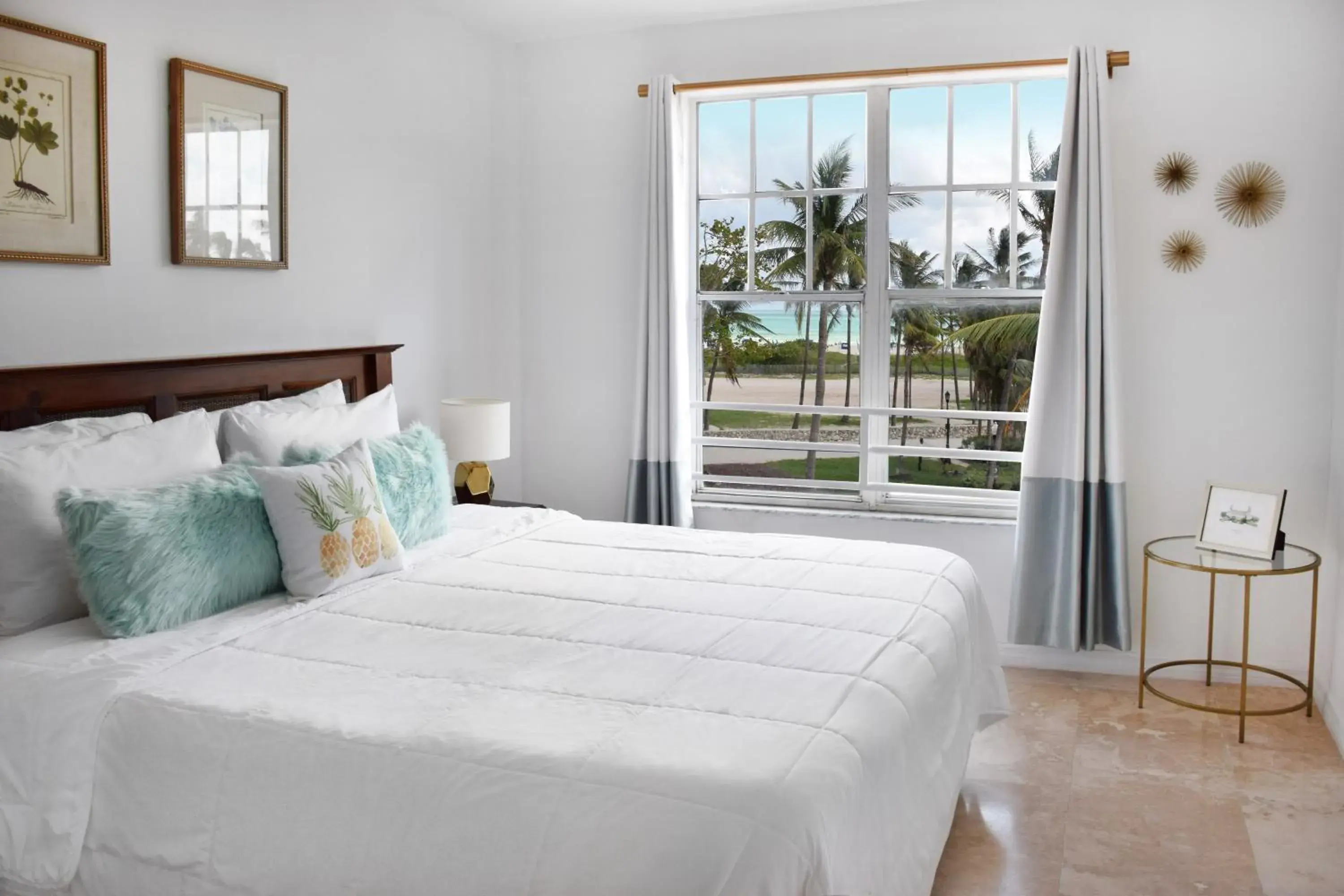 Living room, Bed in Beach Park Hotel Living room, Bed in Beach Park Hotel