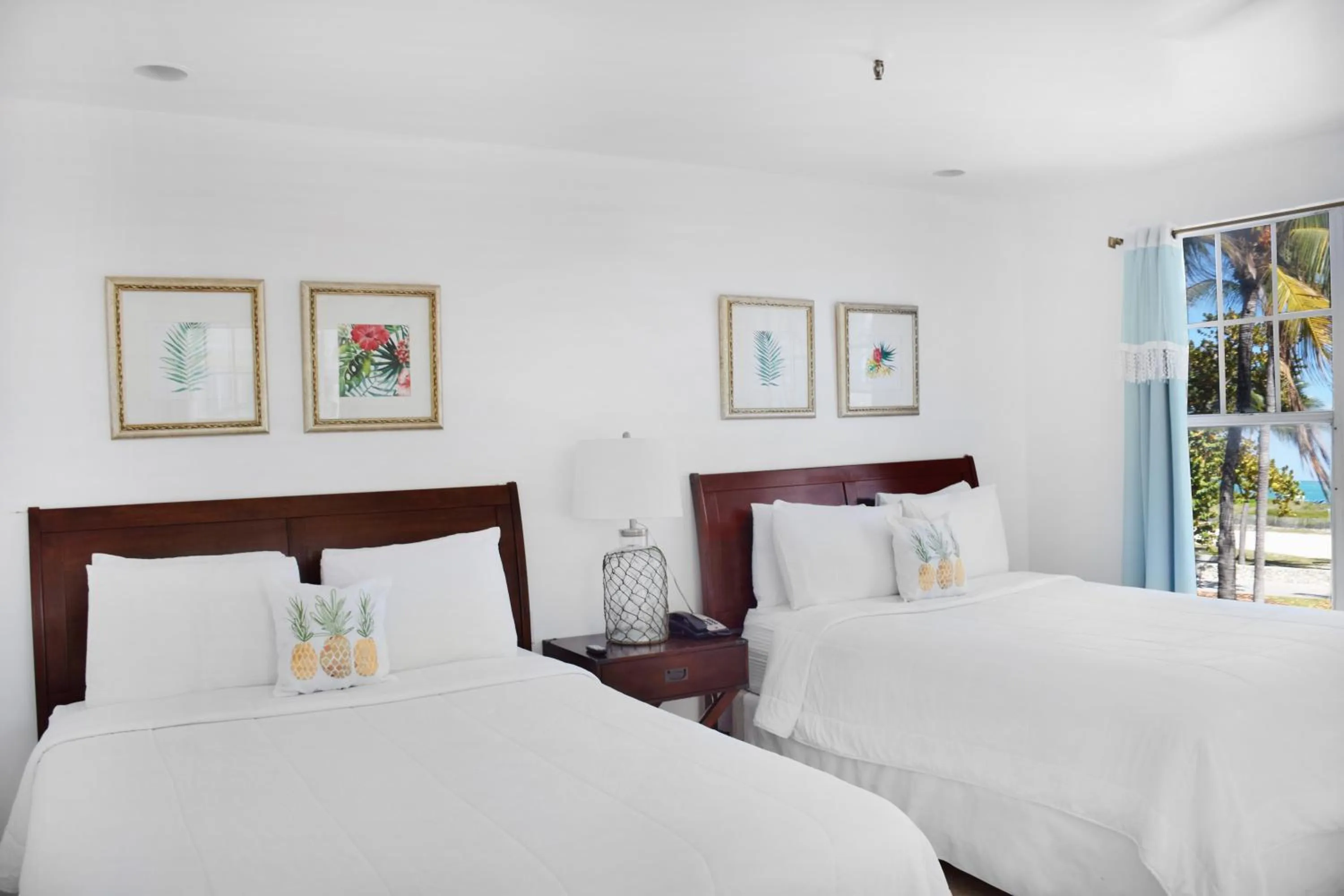 Living room, Bed in Beach Park Hotel