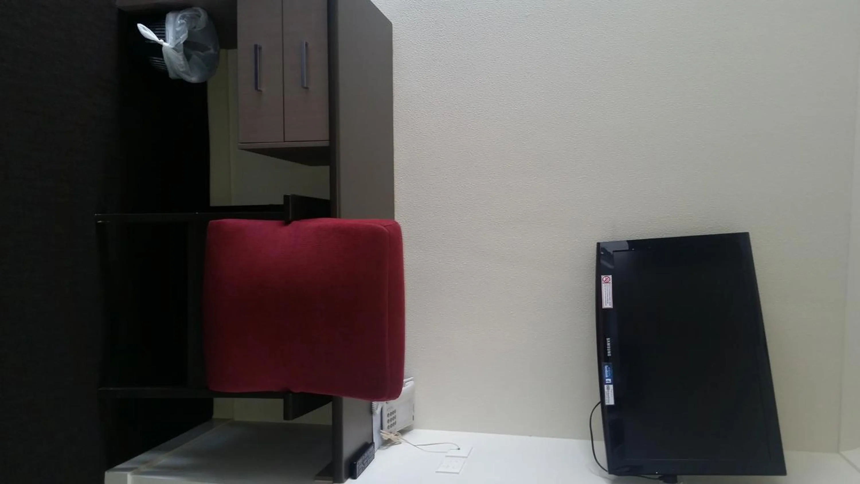 TV and multimedia, Bed in Dooleys Tavern and Motel Capella