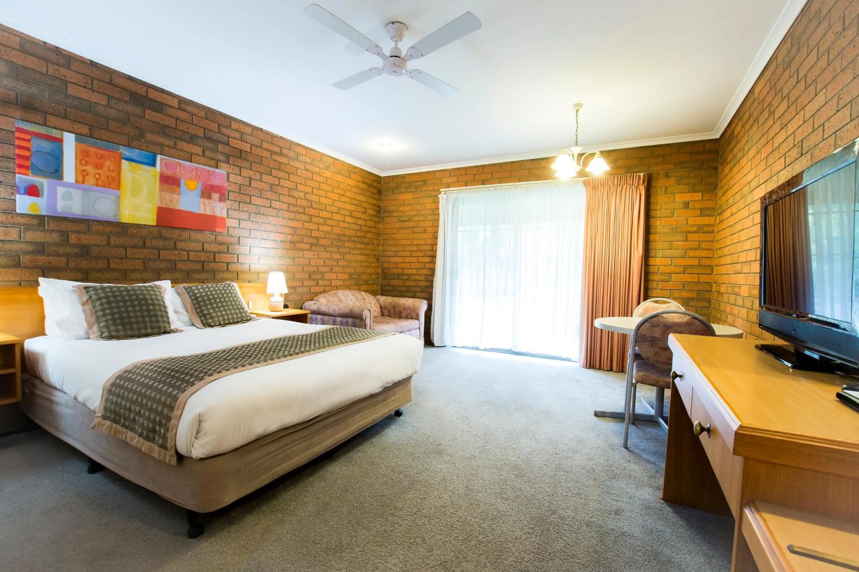 Bed in Sportslander Motor Inn