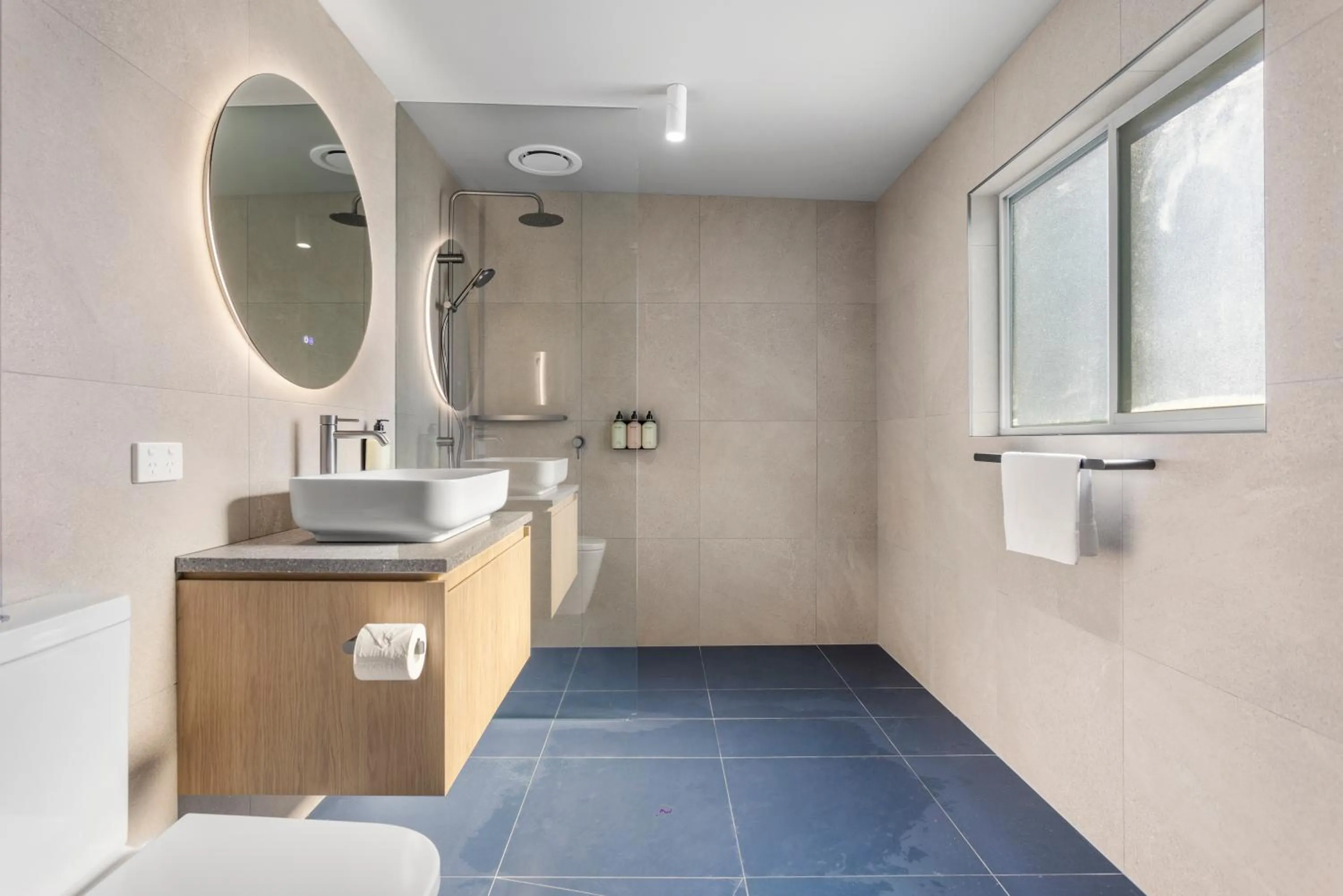 Shower in Hotel Jesmond