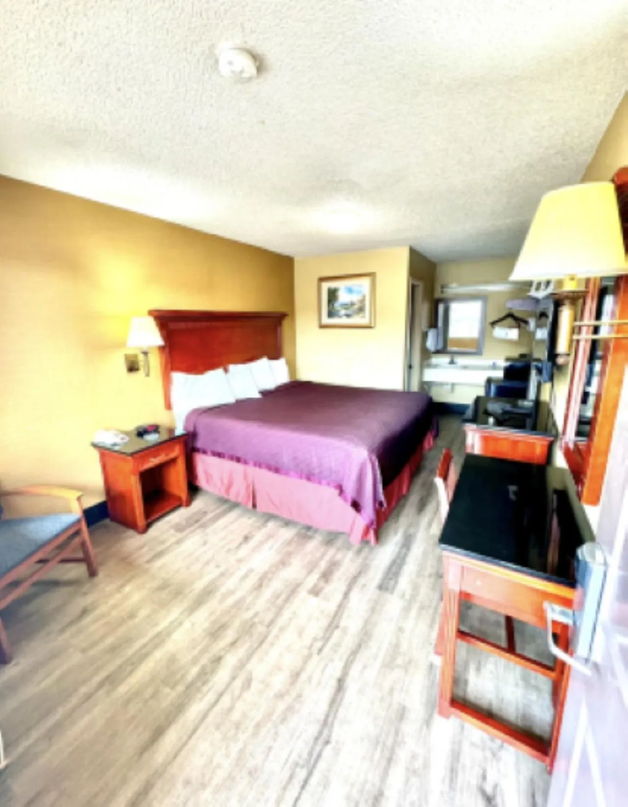 Bed in Rodeway Inn Goodlettsville South