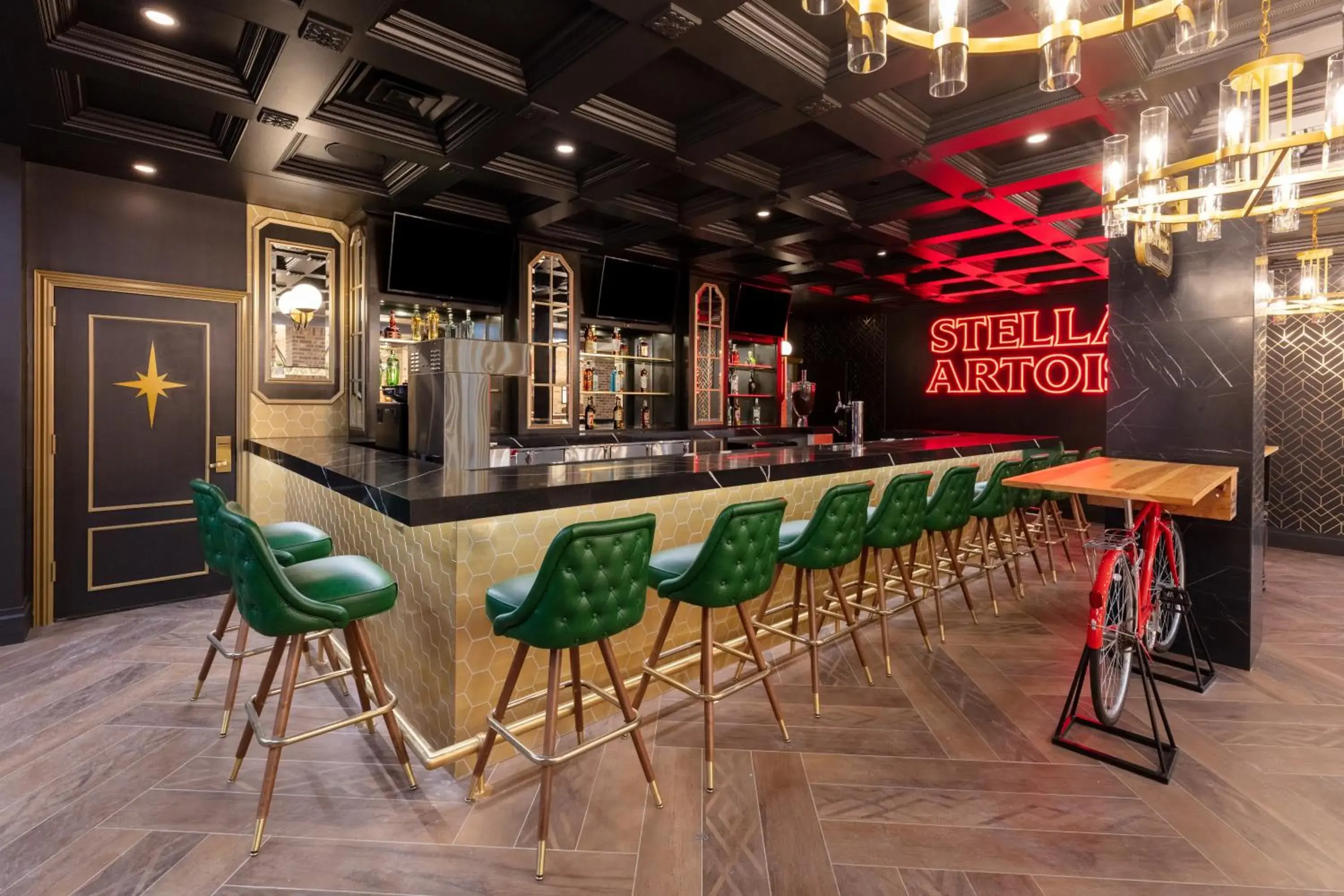 Lounge or bar in Westgate New York Grand Central Lounge or bar in Westgate New York Grand Central