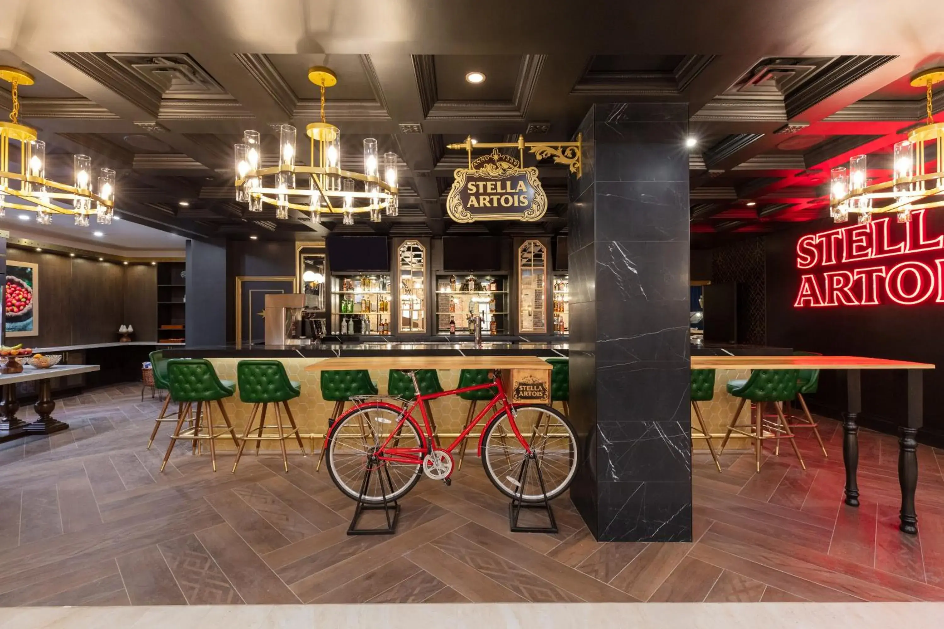 Lounge or bar in Westgate New York Grand Central Lounge or bar in Westgate New York Grand Central