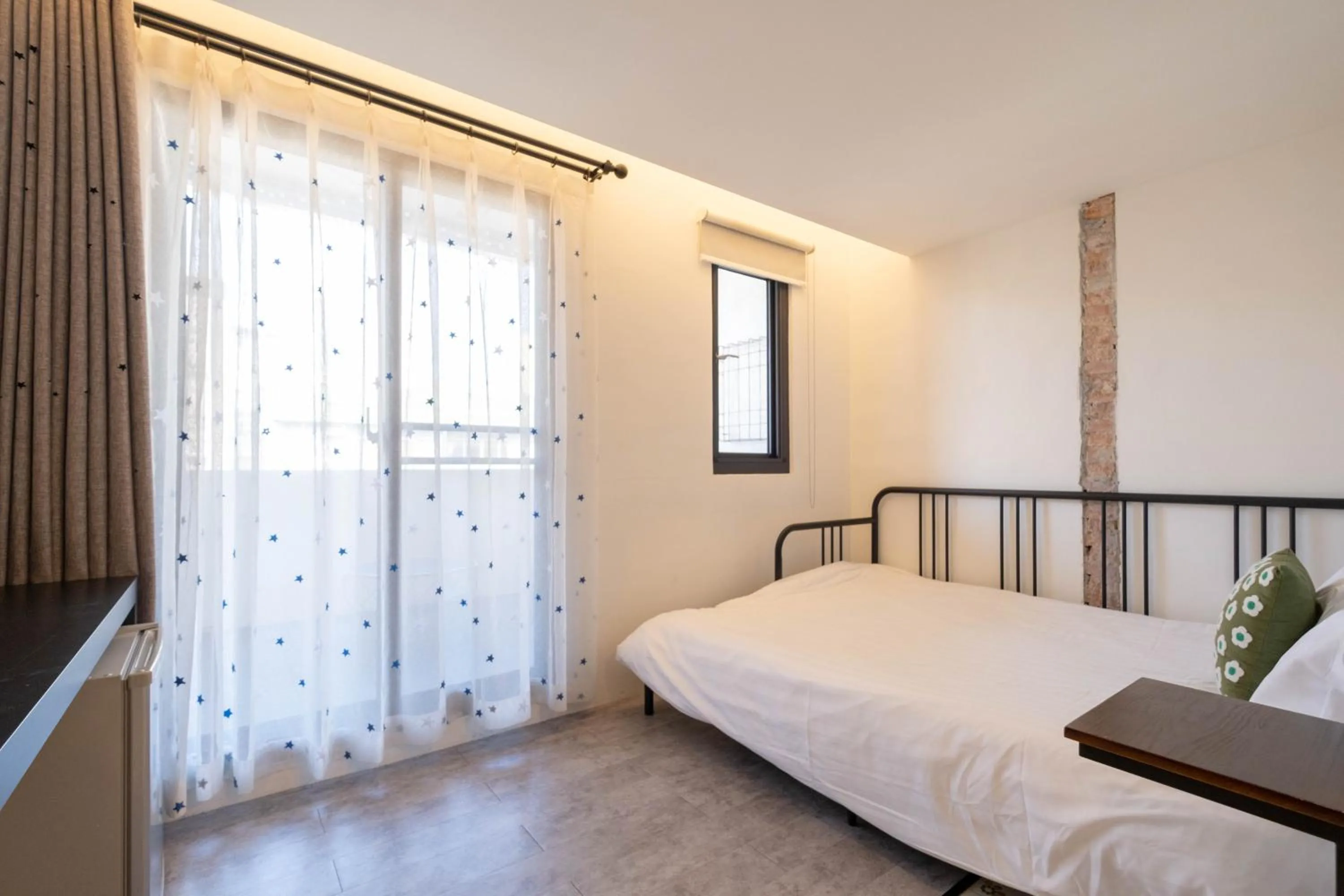 Double Room with Balcony in RAITO Hostel來多旅宿台南民宿