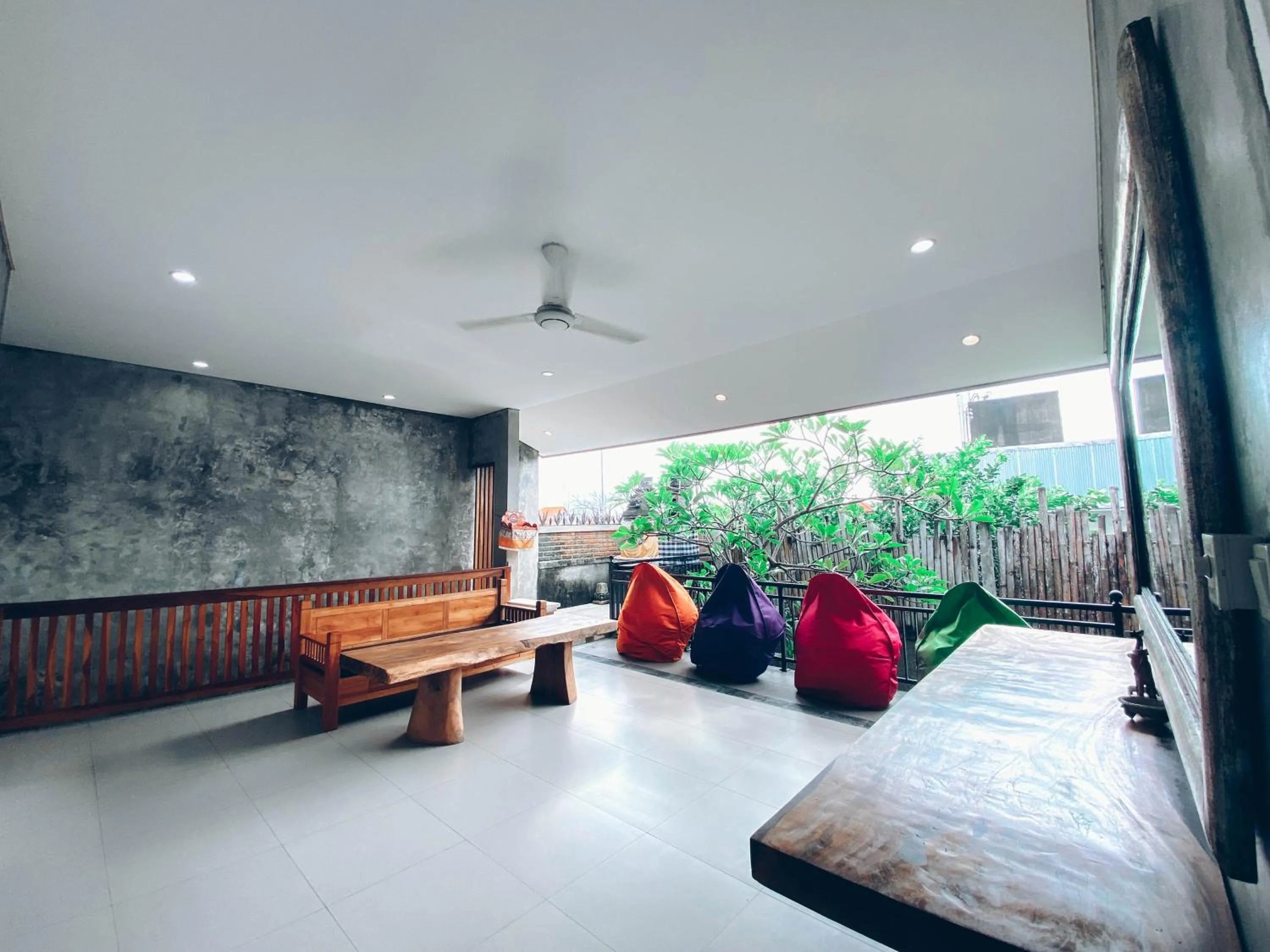 Communal lounge/ TV room in The Green Home Bali