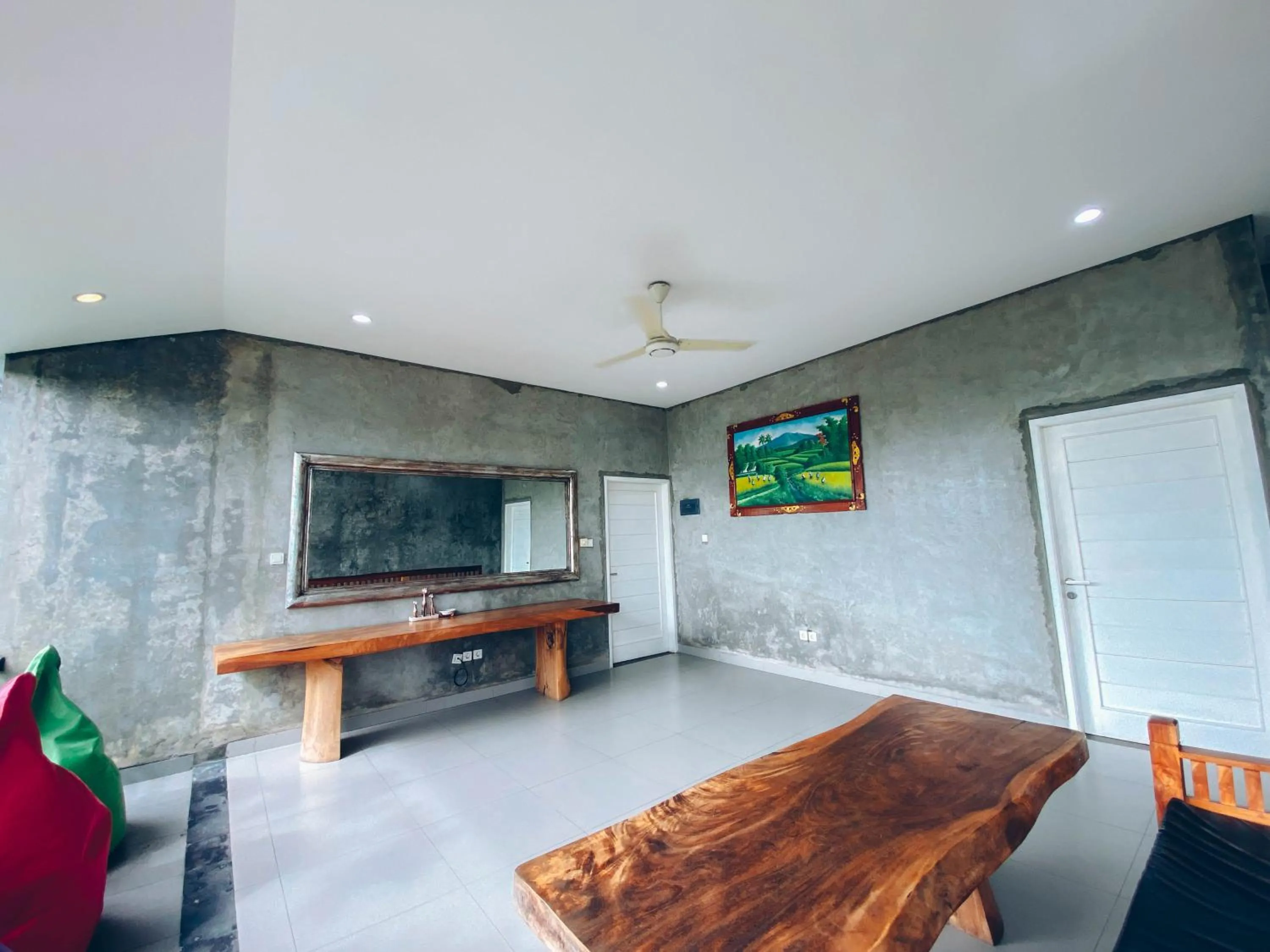 Communal lounge/ TV room in The Green Home Bali
