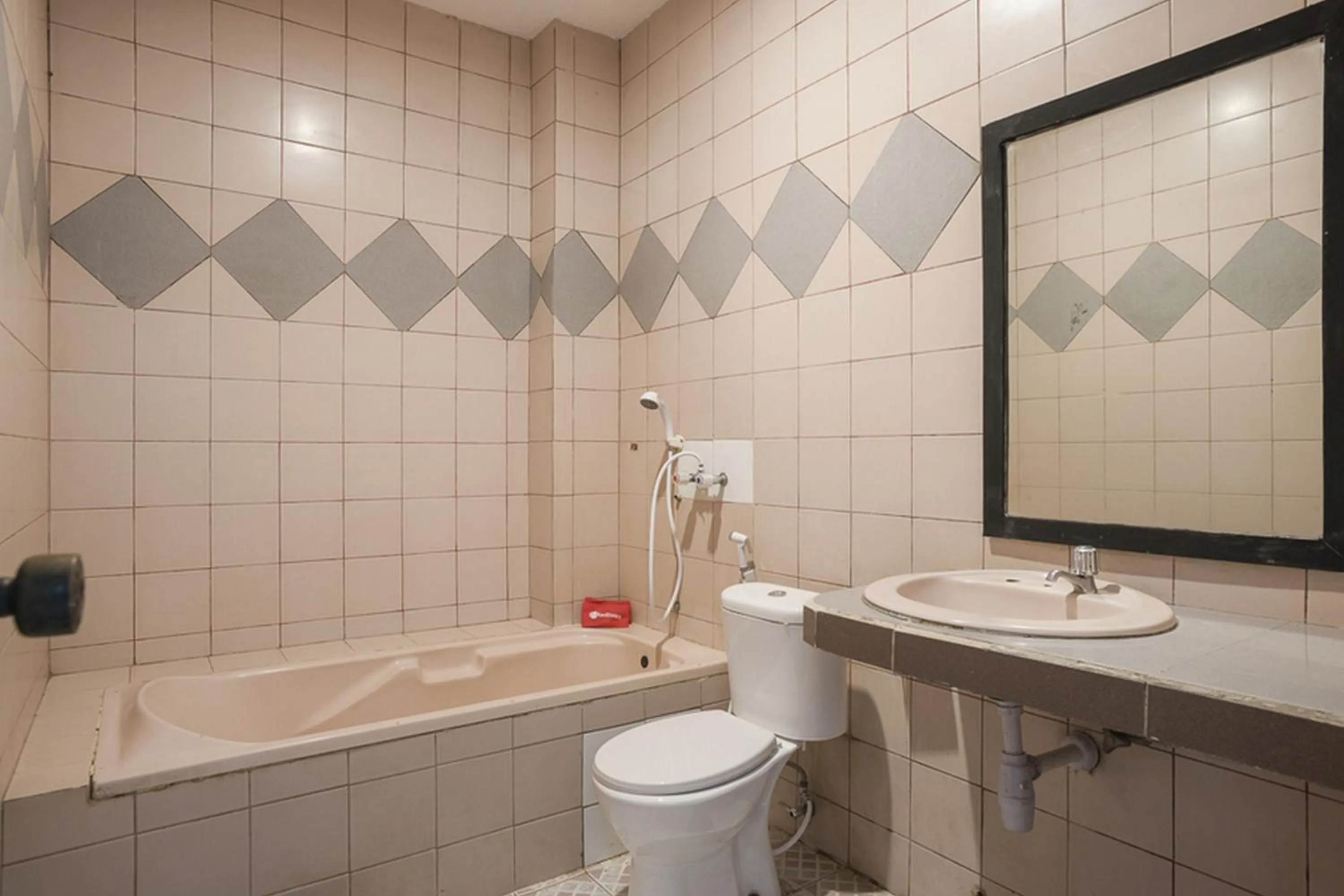 Bathroom in RedDoorz Plus near Jakarta Kota Station