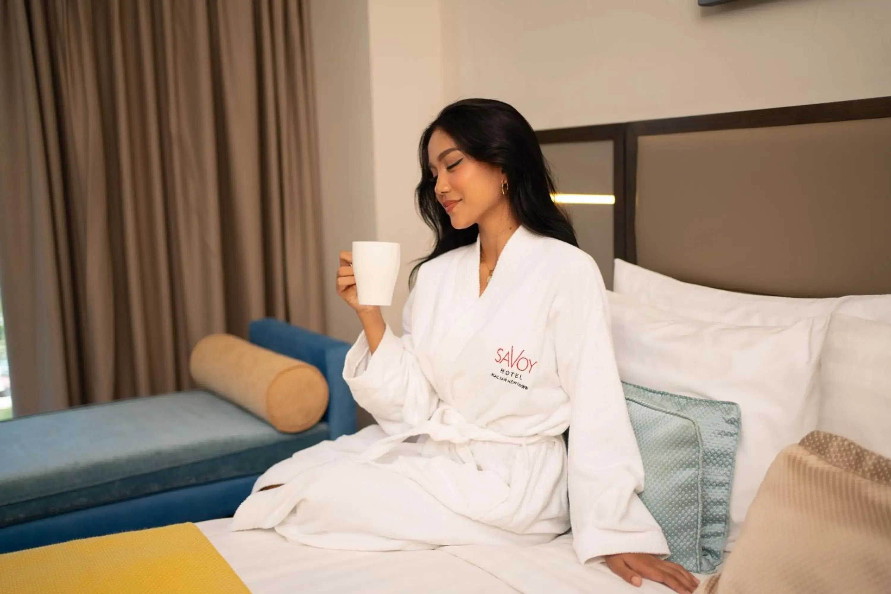 Coffee/tea facilities, Bed in Savoy Hotel Mactan Cebu near Newtown Beach Coffee/tea facilities, Bed in Savoy Hotel Mactan Cebu near Newtown Beach