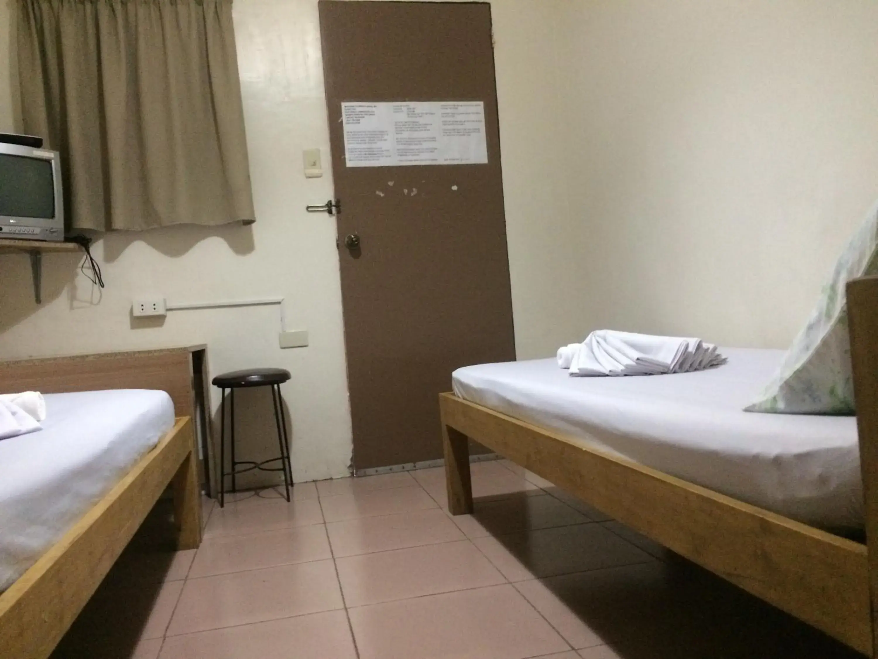 Bed in CrisFil's Lodge Incorporated Bed in CrisFil's Lodge Incorporated