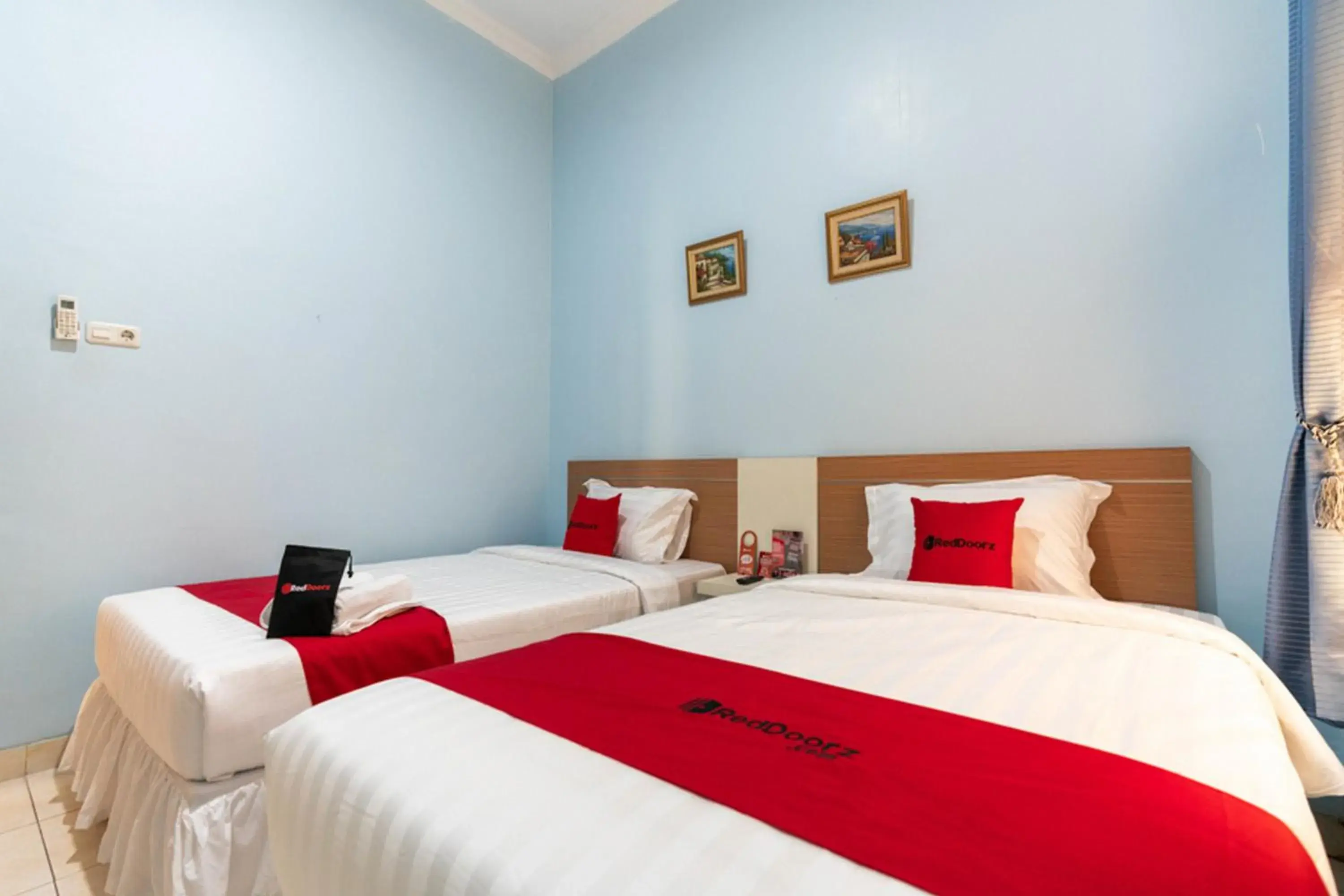 Bed in RedDoorz @ Pengayoman Panakkukang 3 Bed in RedDoorz @ Pengayoman Panakkukang 3