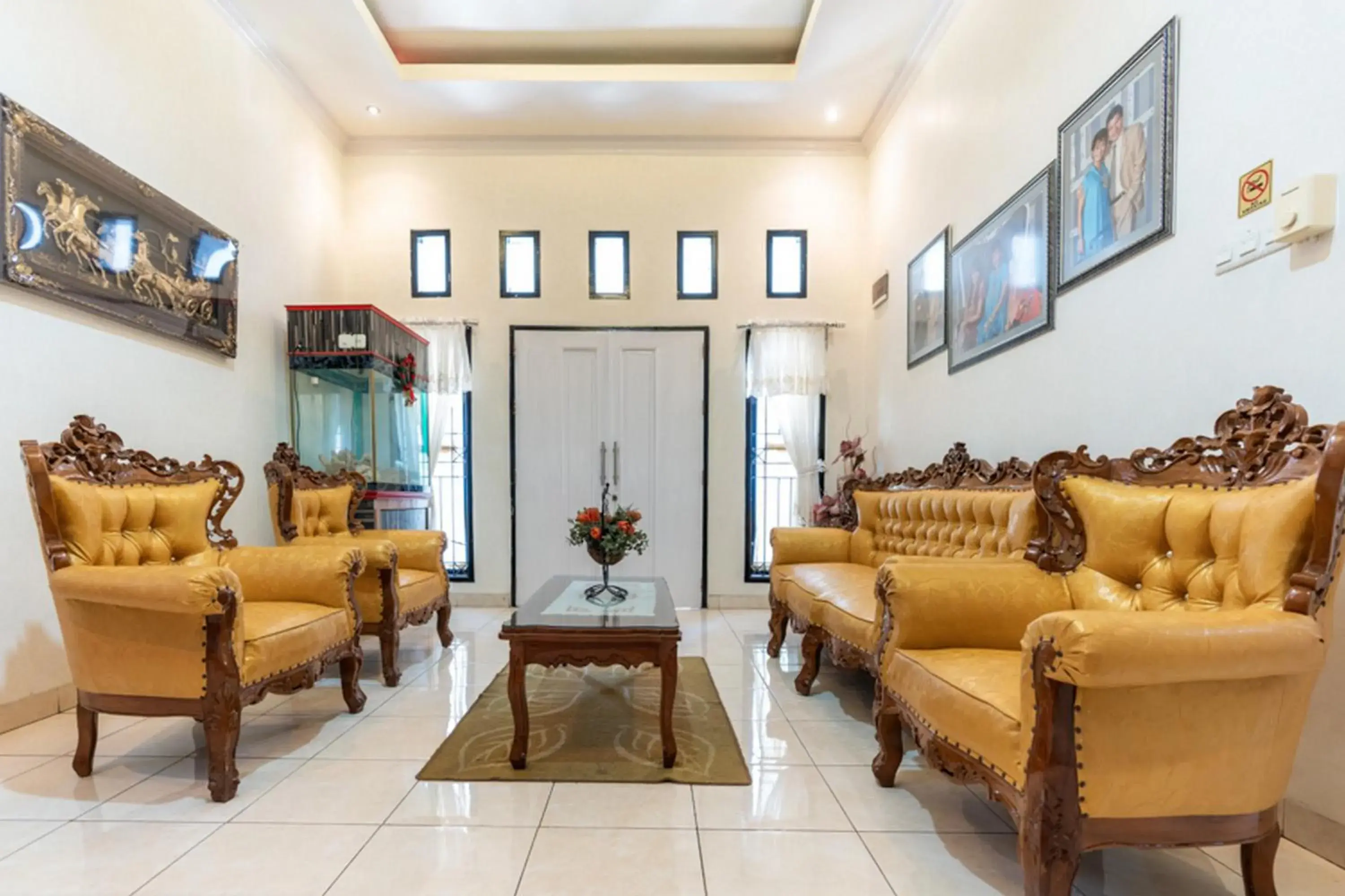 Living room in RedDoorz @ Pengayoman Panakkukang 3 Living room in RedDoorz @ Pengayoman Panakkukang 3
