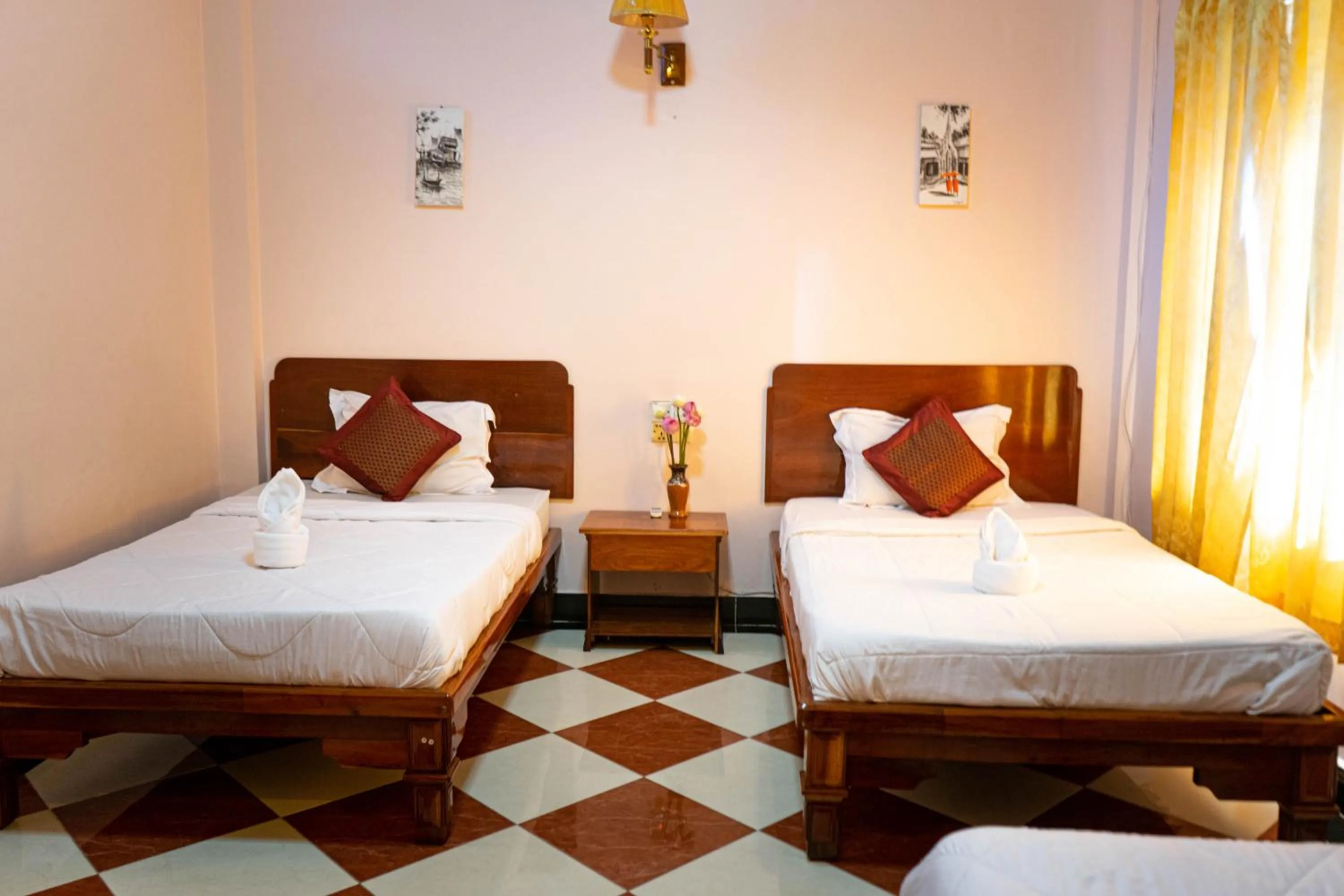 Bed in Nawin Palace Guesthouse