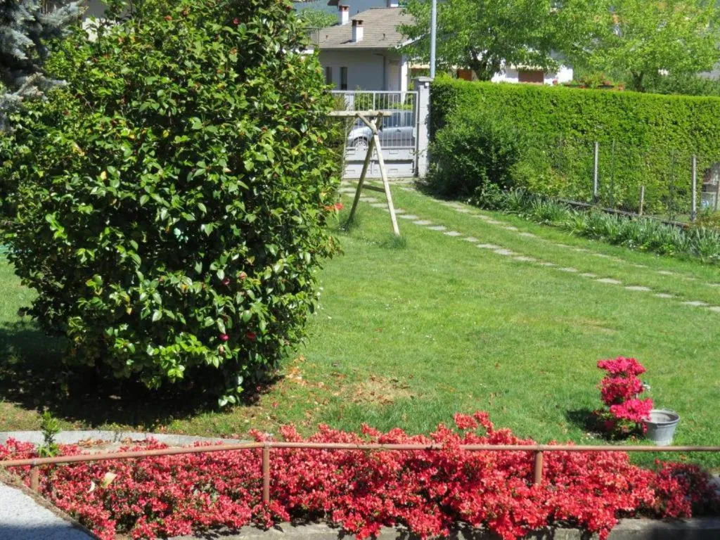 Garden in CASA AZZURRA Domodossola FREE PARKING