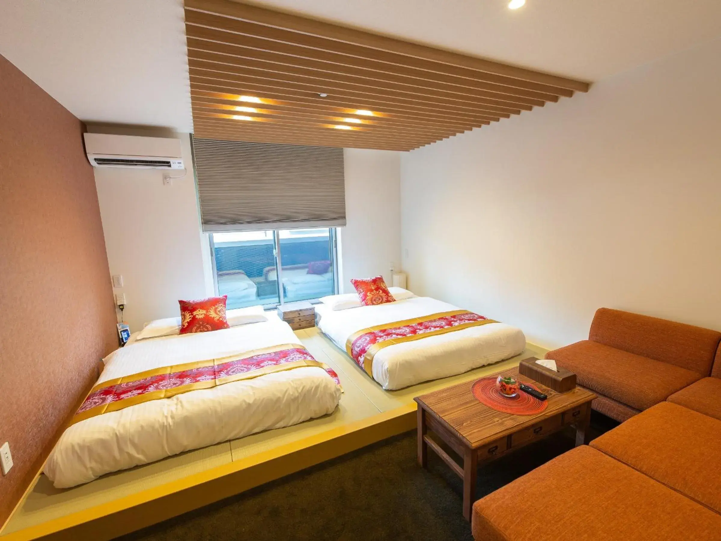 Photo of the whole room, Bed in GRAND BASE Hiroshima Ekimae Photo of the whole room, Bed in GRAND BASE Hiroshima Ekimae