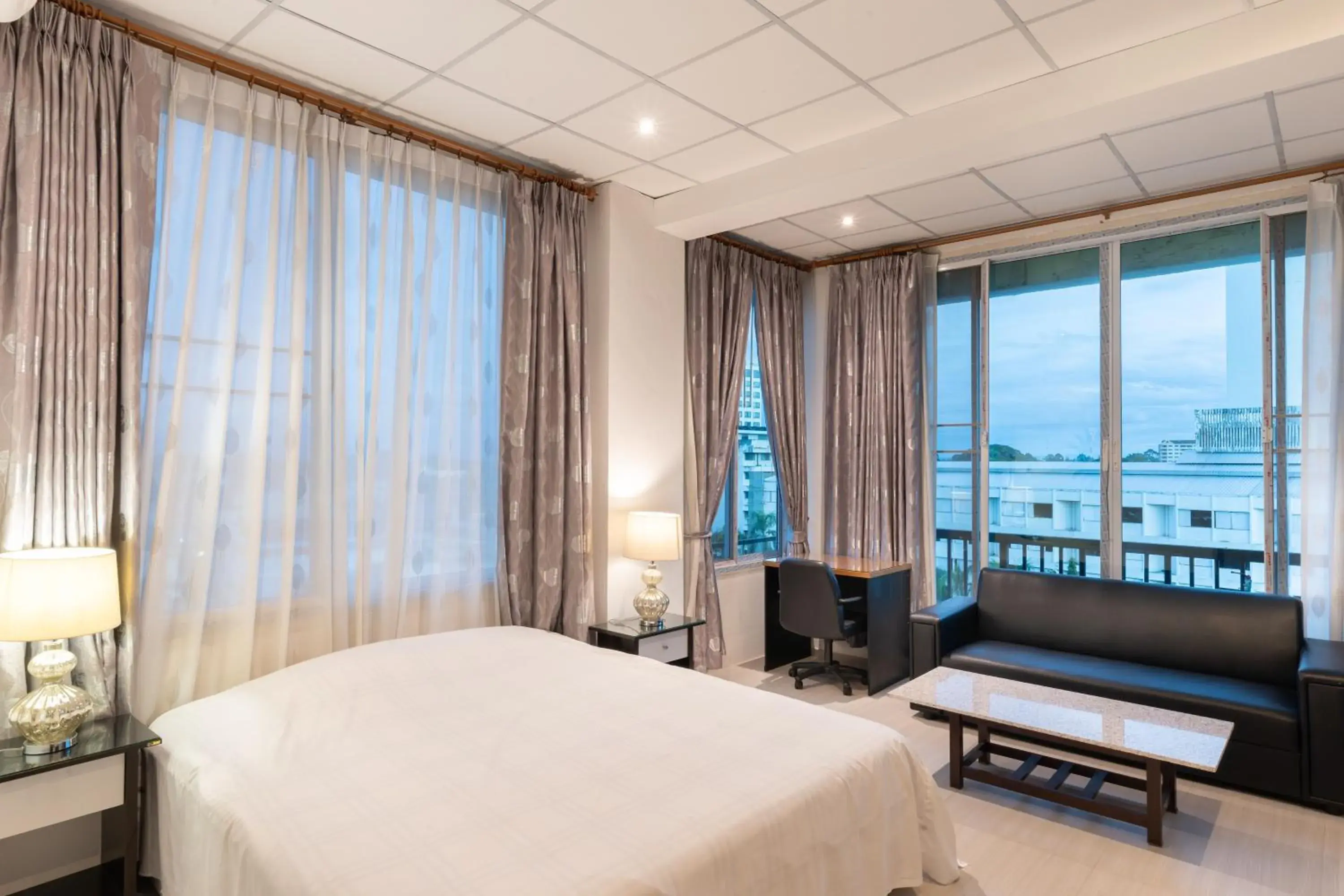 Photo of the whole room, Bed in Chiang Mai Mansion Photo of the whole room, Bed in Chiang Mai Mansion