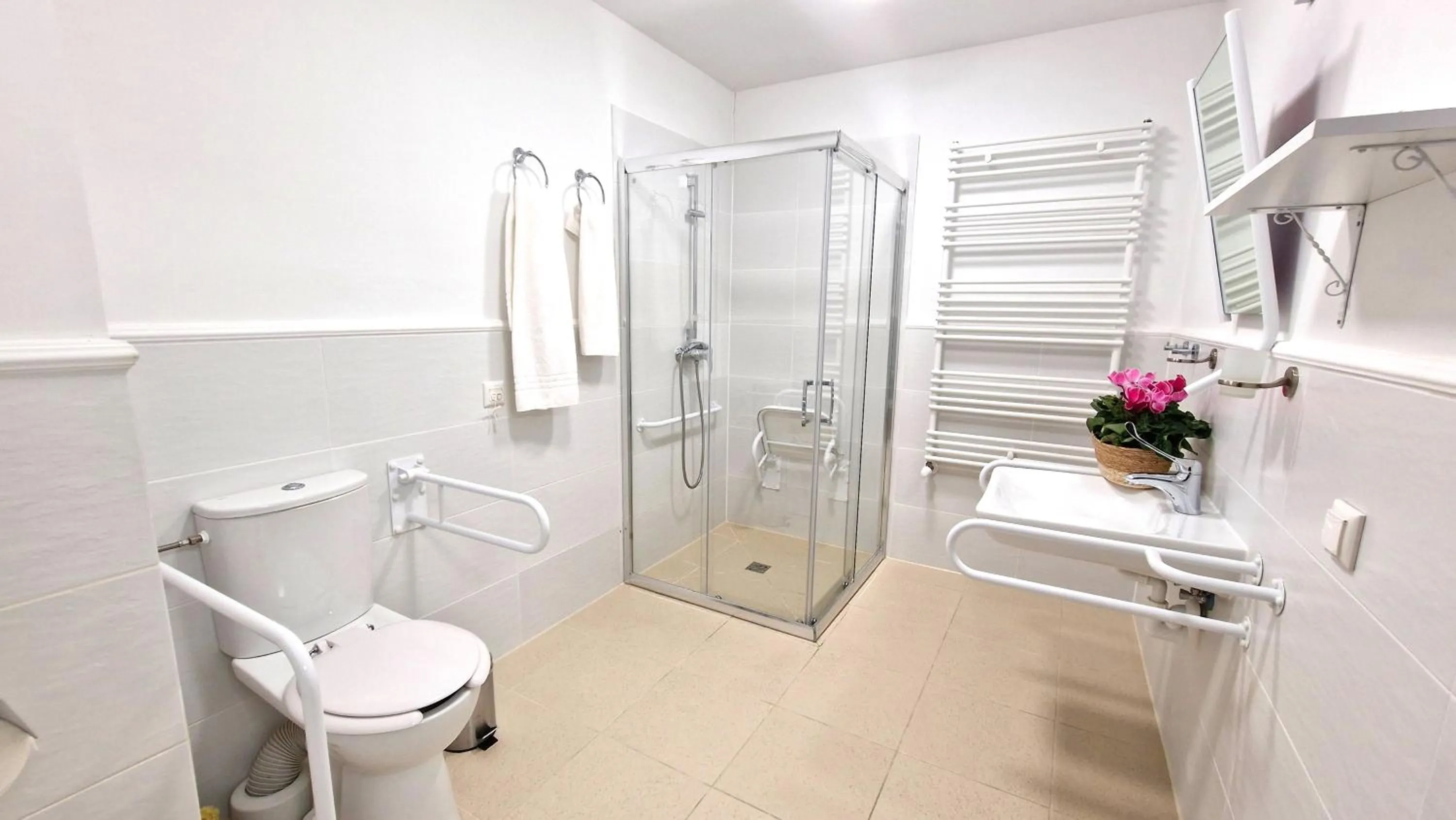 Bathroom in Petite Charlotta