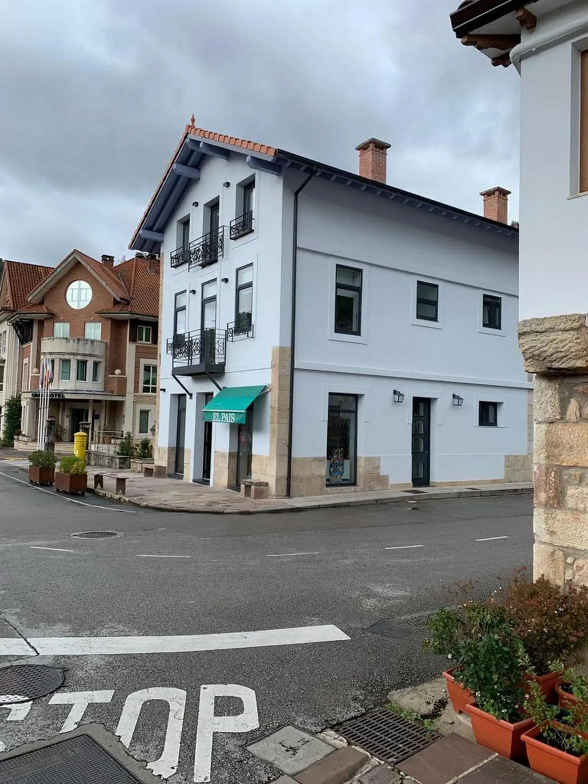 Property building in Apartamentos La Bicicleta Property building in Apartamentos La Bicicleta