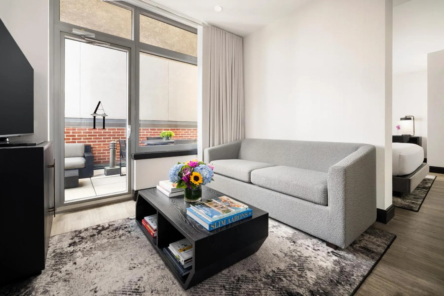 Balcony/Terrace, Bed in Arthouse Hotel