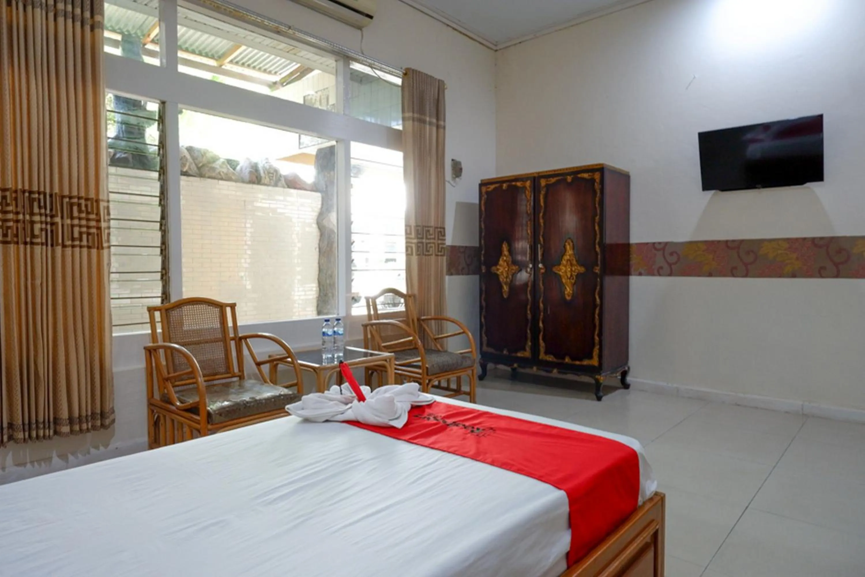 RedDoorz Plus Syariah at Alam Raya Hotel