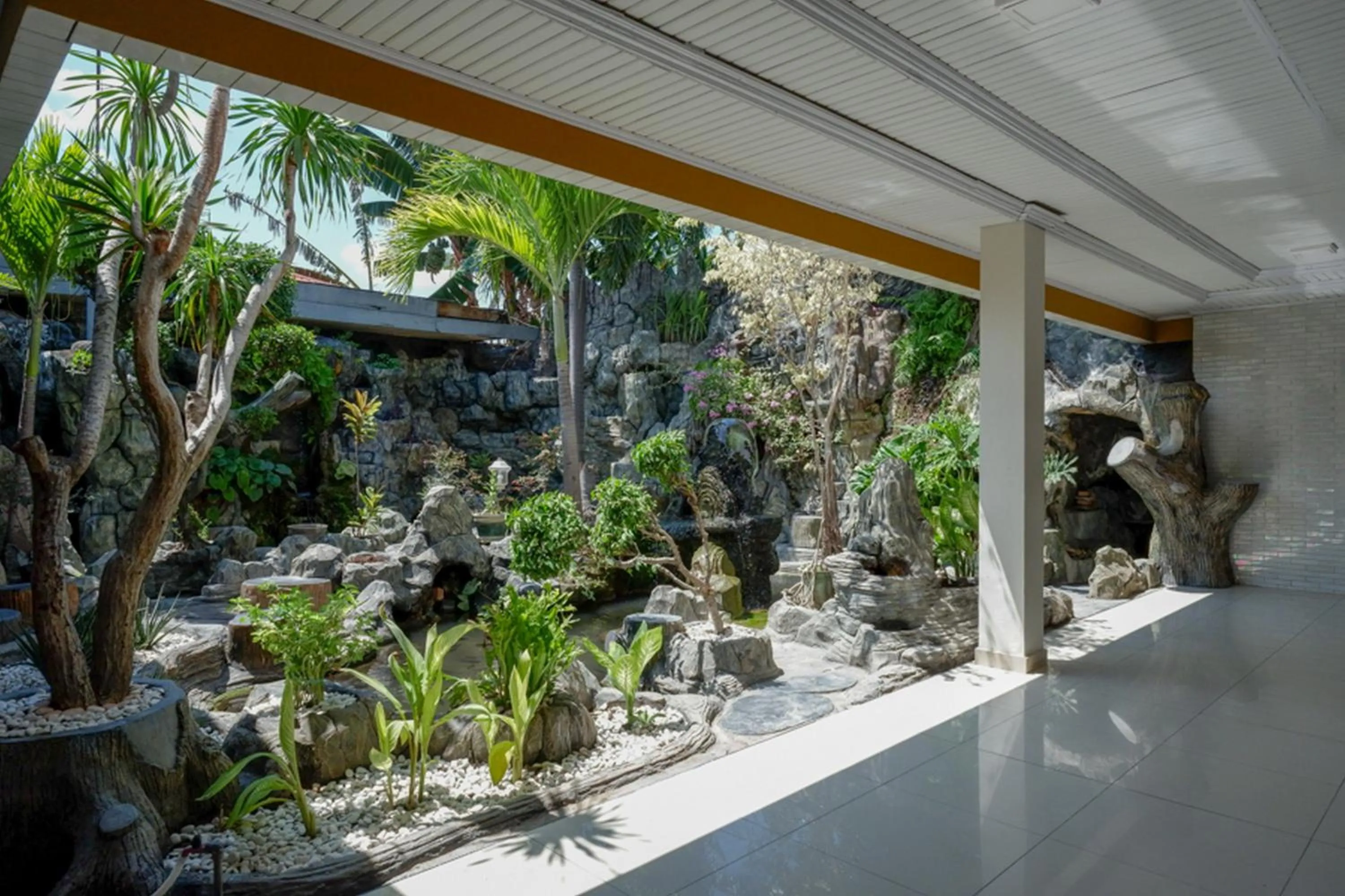 RedDoorz Plus Syariah at Alam Raya Hotel