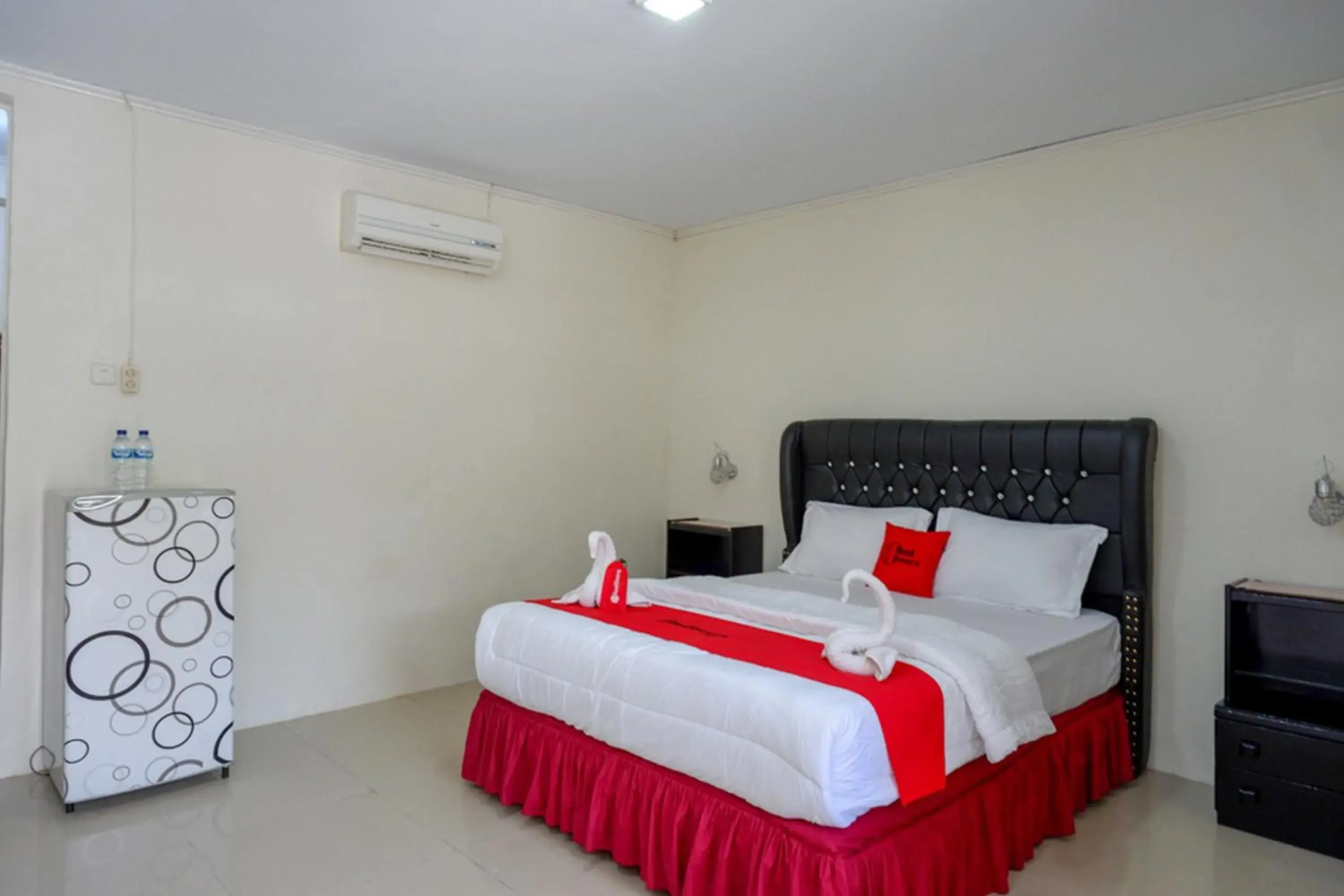 Bedroom in RedDoorz Plus Syariah at Alam Raya Hotel Bedroom in RedDoorz Plus Syariah at Alam Raya Hotel