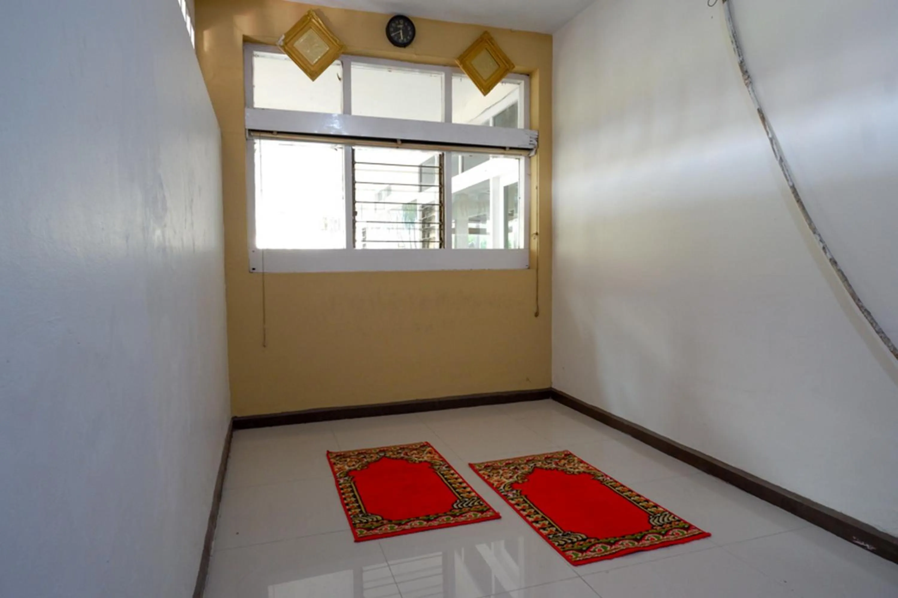 RedDoorz Plus Syariah at Alam Raya Hotel