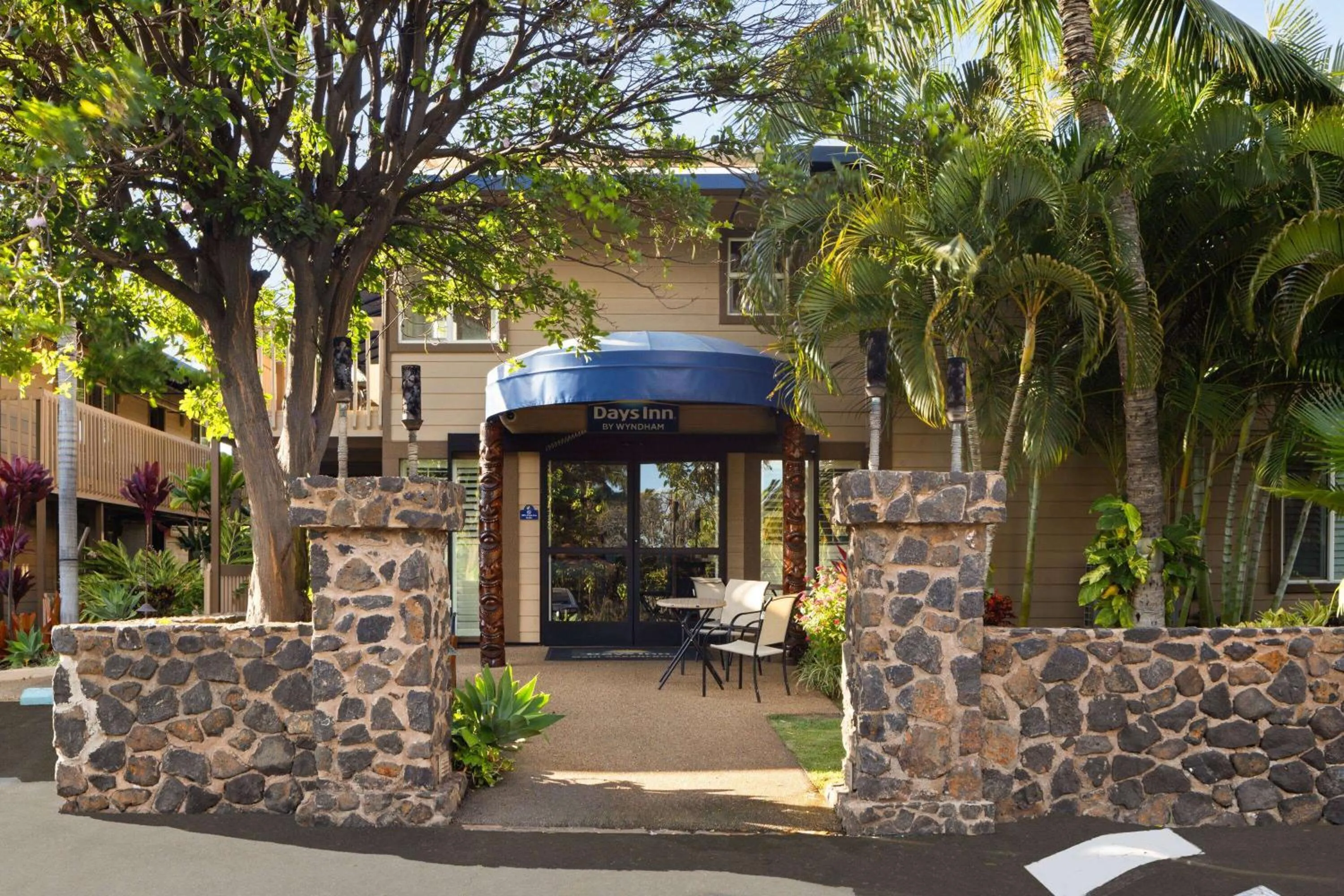 Property building in Days Inn by Wyndham Maui Oceanfront