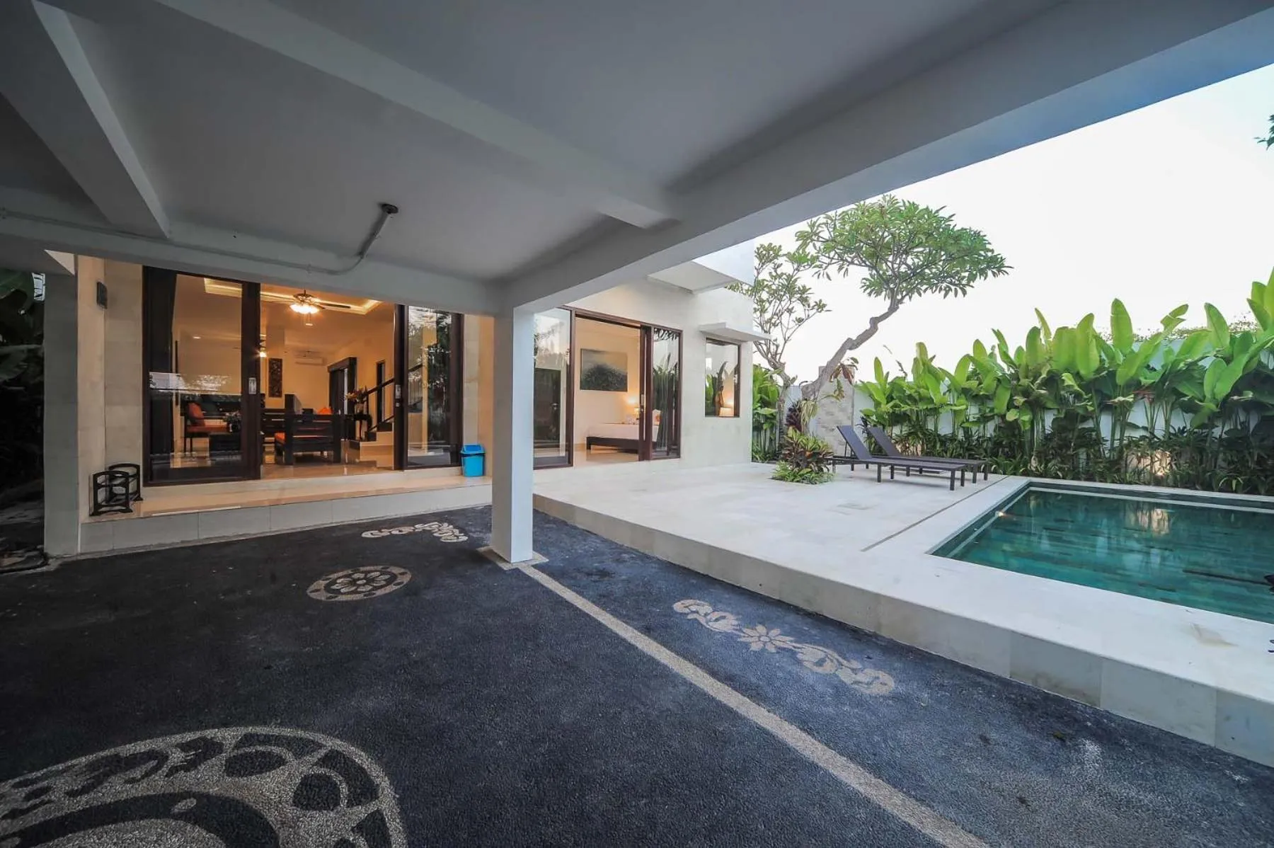 Parking in Villa Rindik Sanur