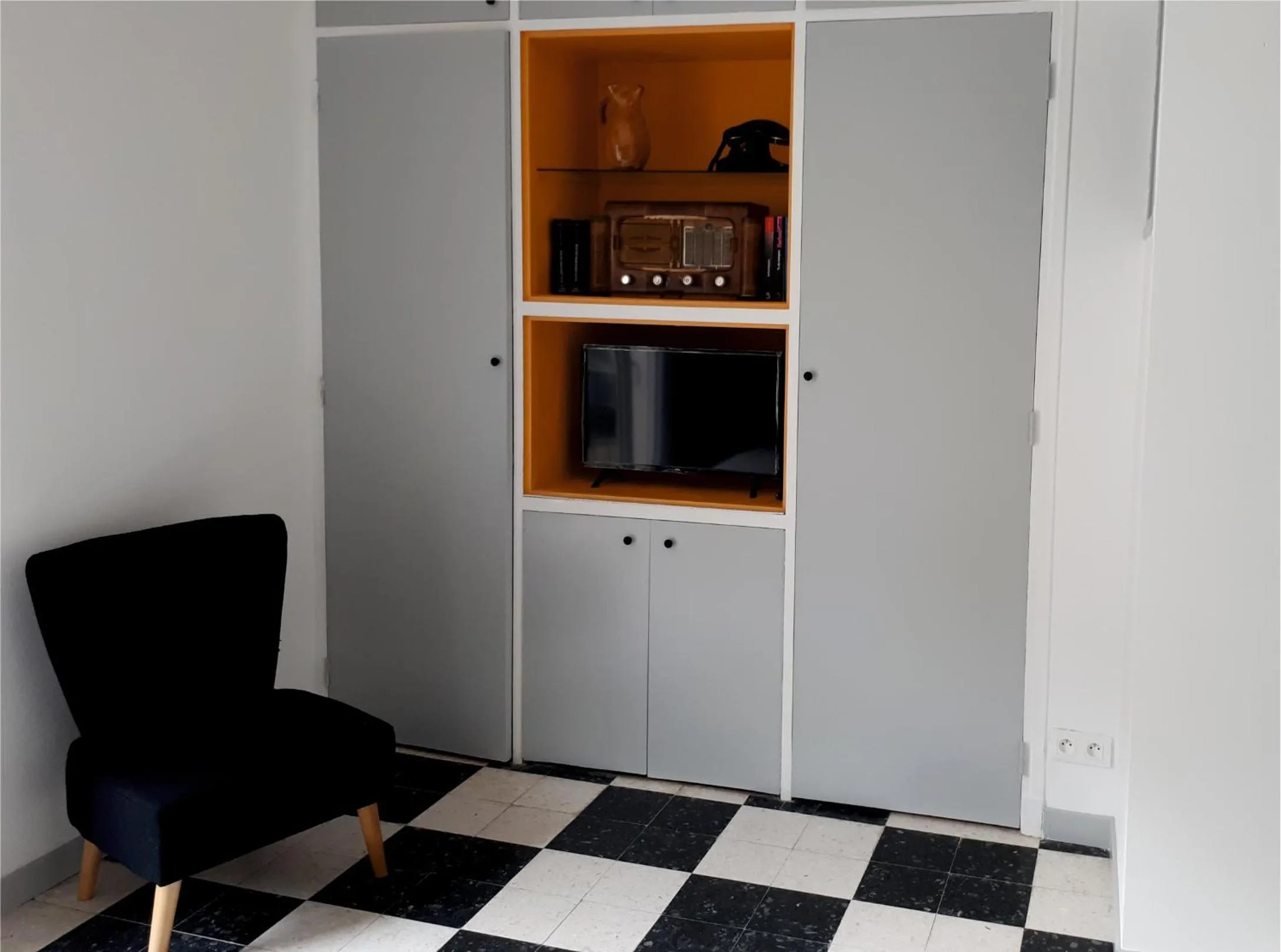 Library in Chambre La Caunette